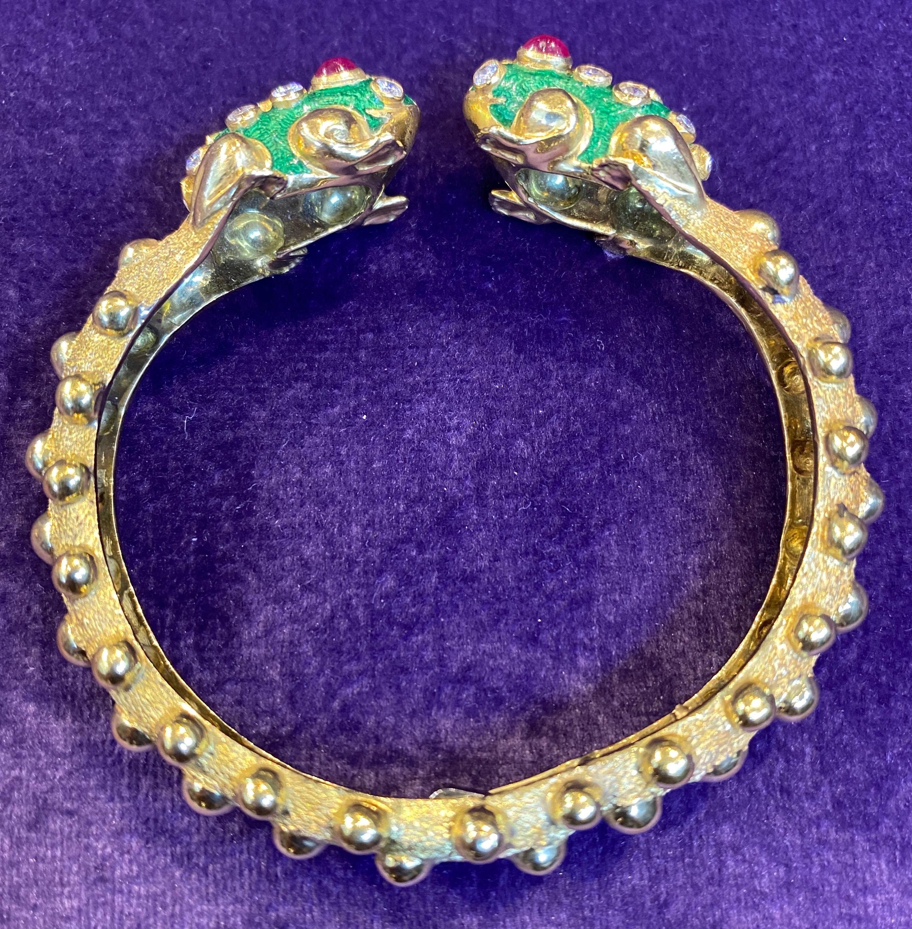 Iconic David Webb Frog Bangle Bracelet In Excellent Condition In New York, NY