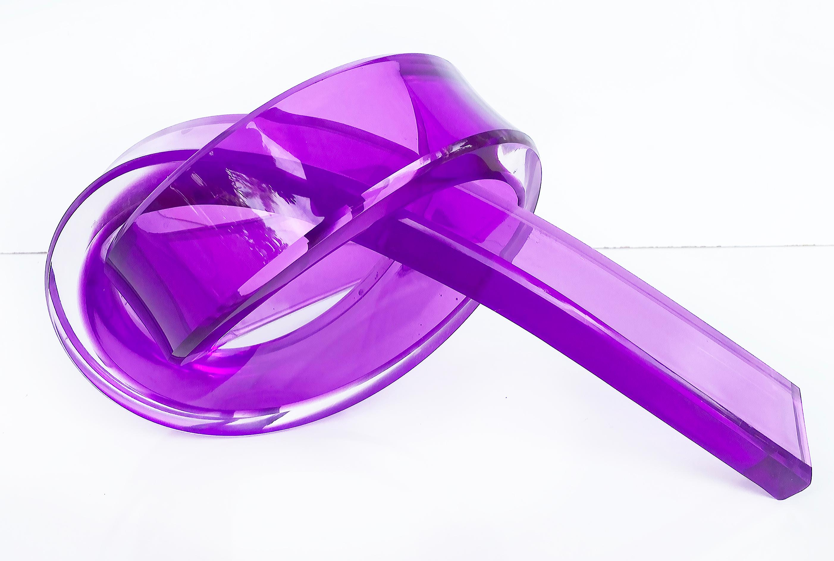 Iconic Design Thick Twisted Abstract Lucite Ribbon Sculpture, Purple  In New Condition For Sale In Miami, FL