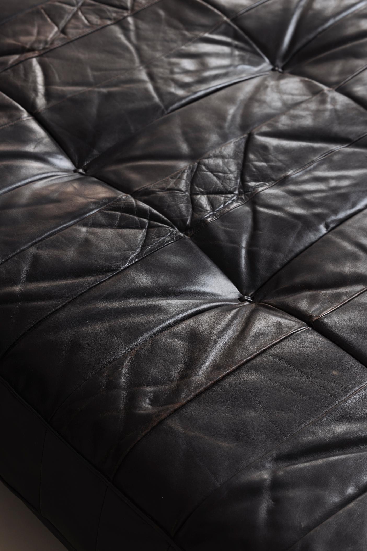 Iconic DS-80 leather patchwork daybed by De Sede, Switzerland 1970s. 5