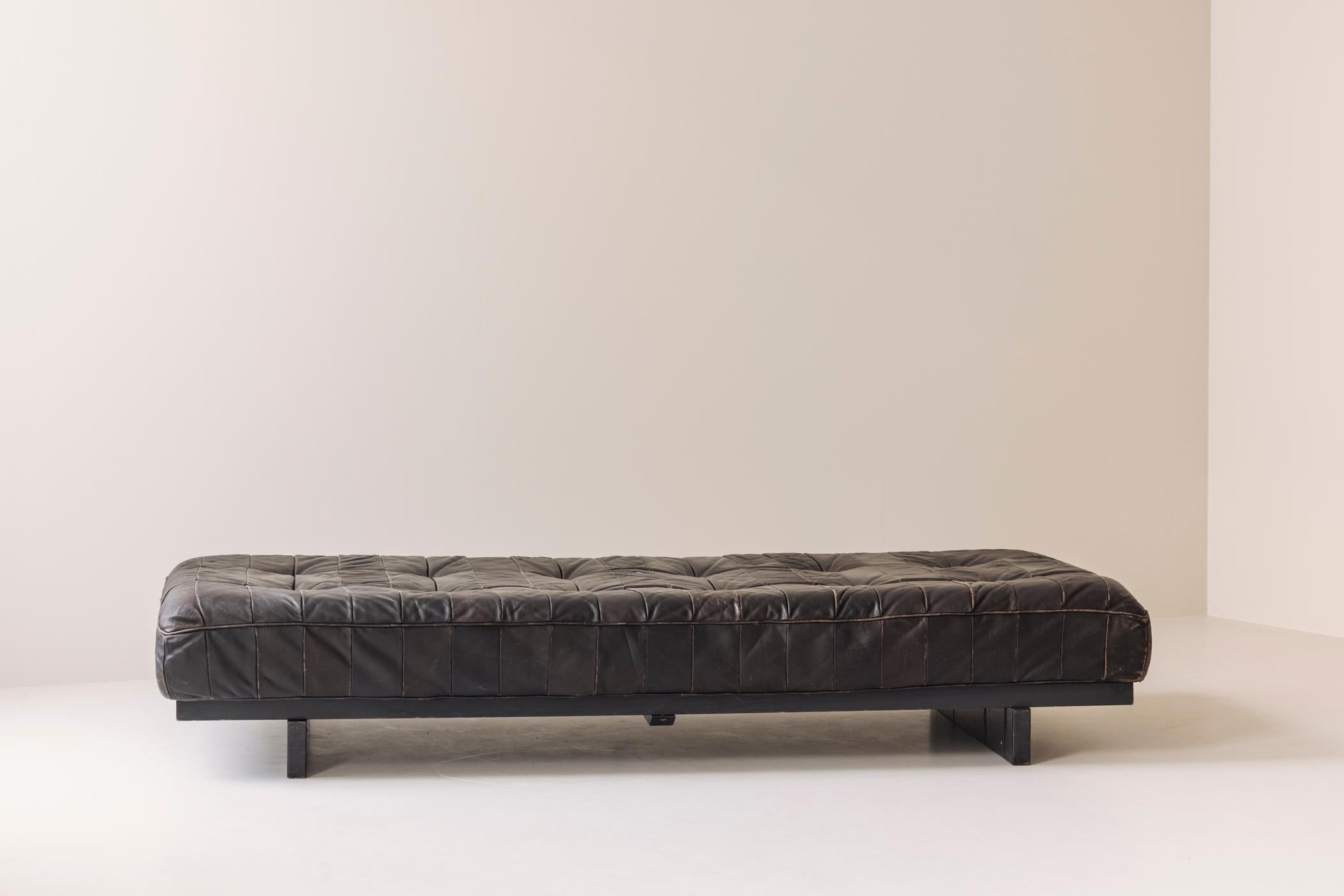 Swiss Iconic DS-80 leather patchwork daybed by De Sede, Switzerland 1970s.