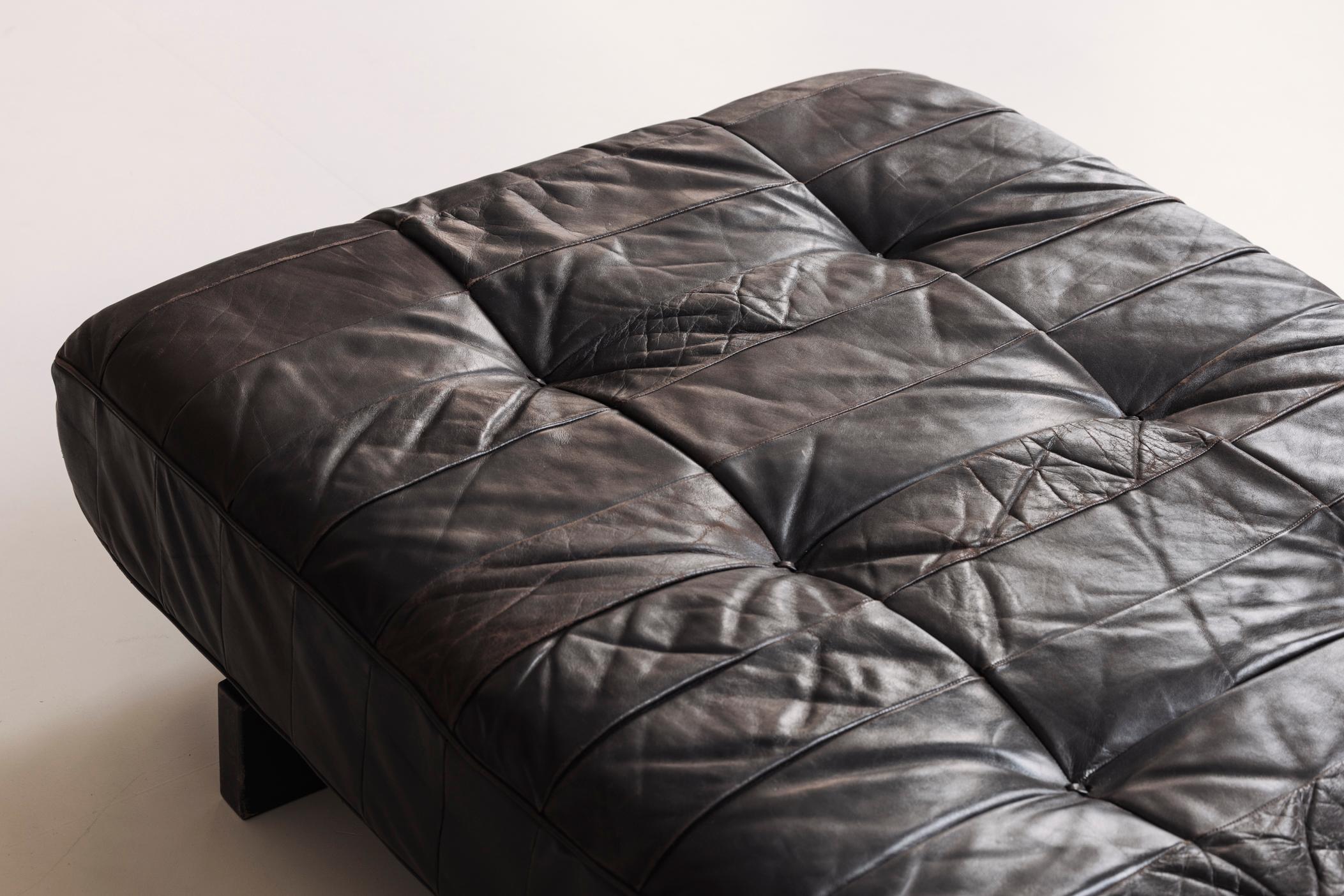 Iconic DS-80 leather patchwork daybed by De Sede, Switzerland 1970s. 2