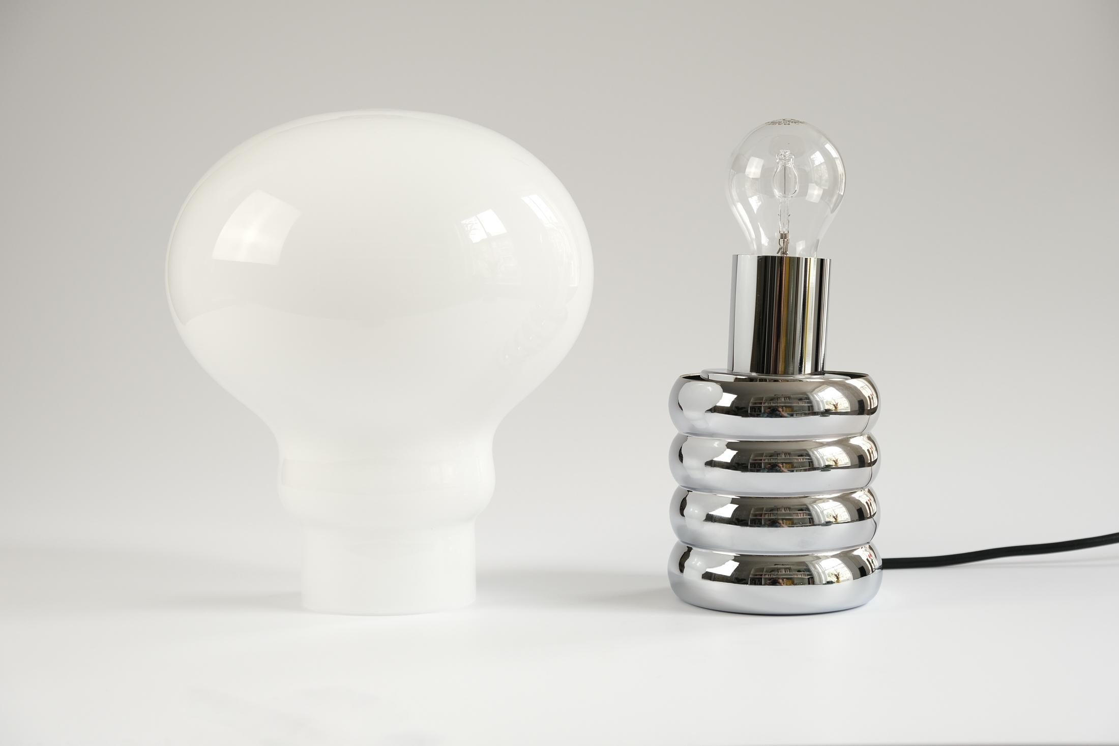 Lampe de table BULB emblématique d'Ingo Maurer pour Design-M, Allemagne 1966 en vente 4