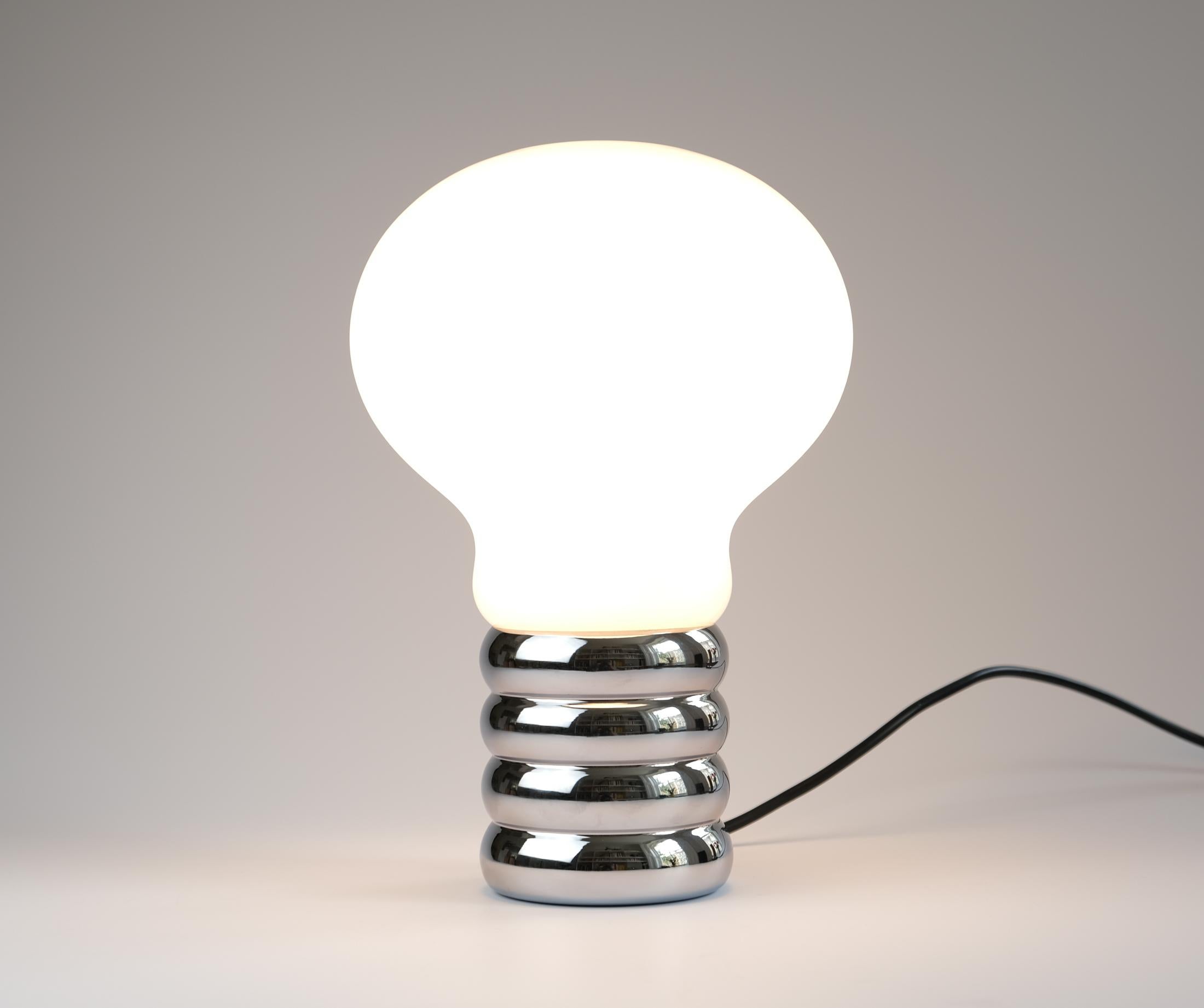 Mid-Century Modern Lampe de table BULB emblématique d'Ingo Maurer pour Design-M, Allemagne 1966 en vente