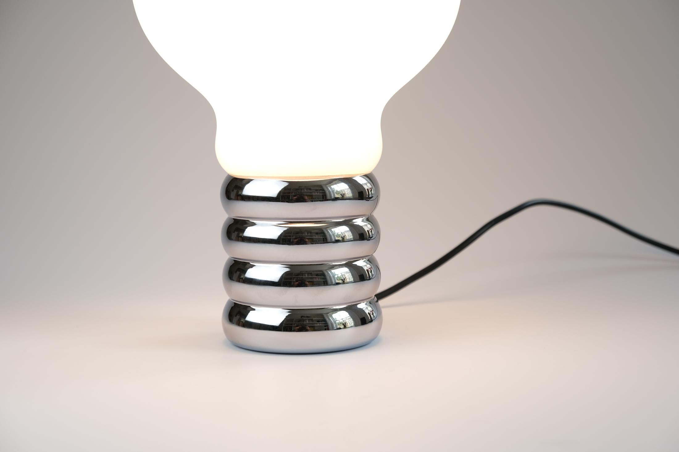 Lampe de table BULB emblématique d'Ingo Maurer pour Design-M, Allemagne 1966 Bon état - En vente à London, GB