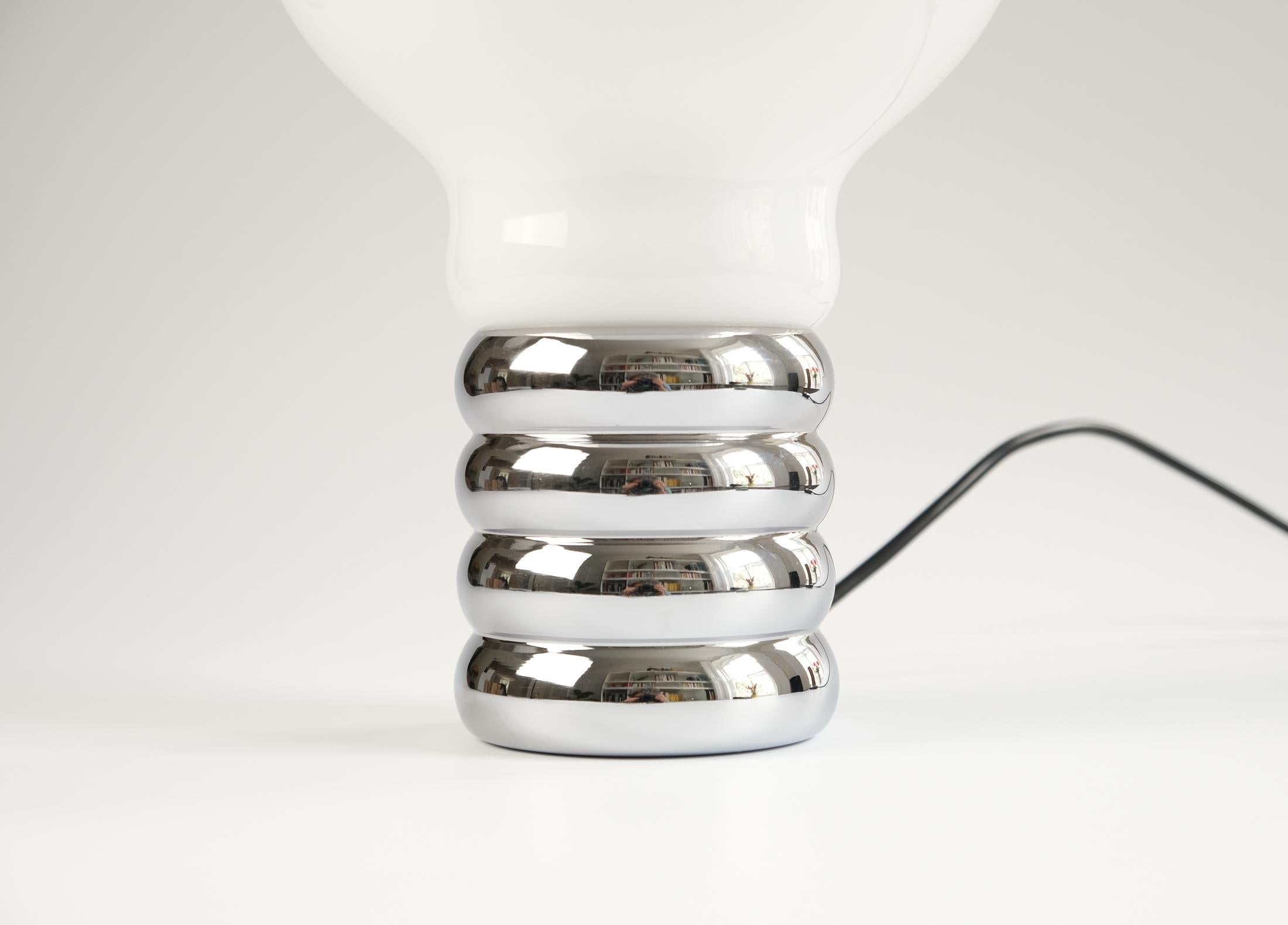 20ième siècle Lampe de table BULB emblématique d'Ingo Maurer pour Design-M, Allemagne 1966 en vente