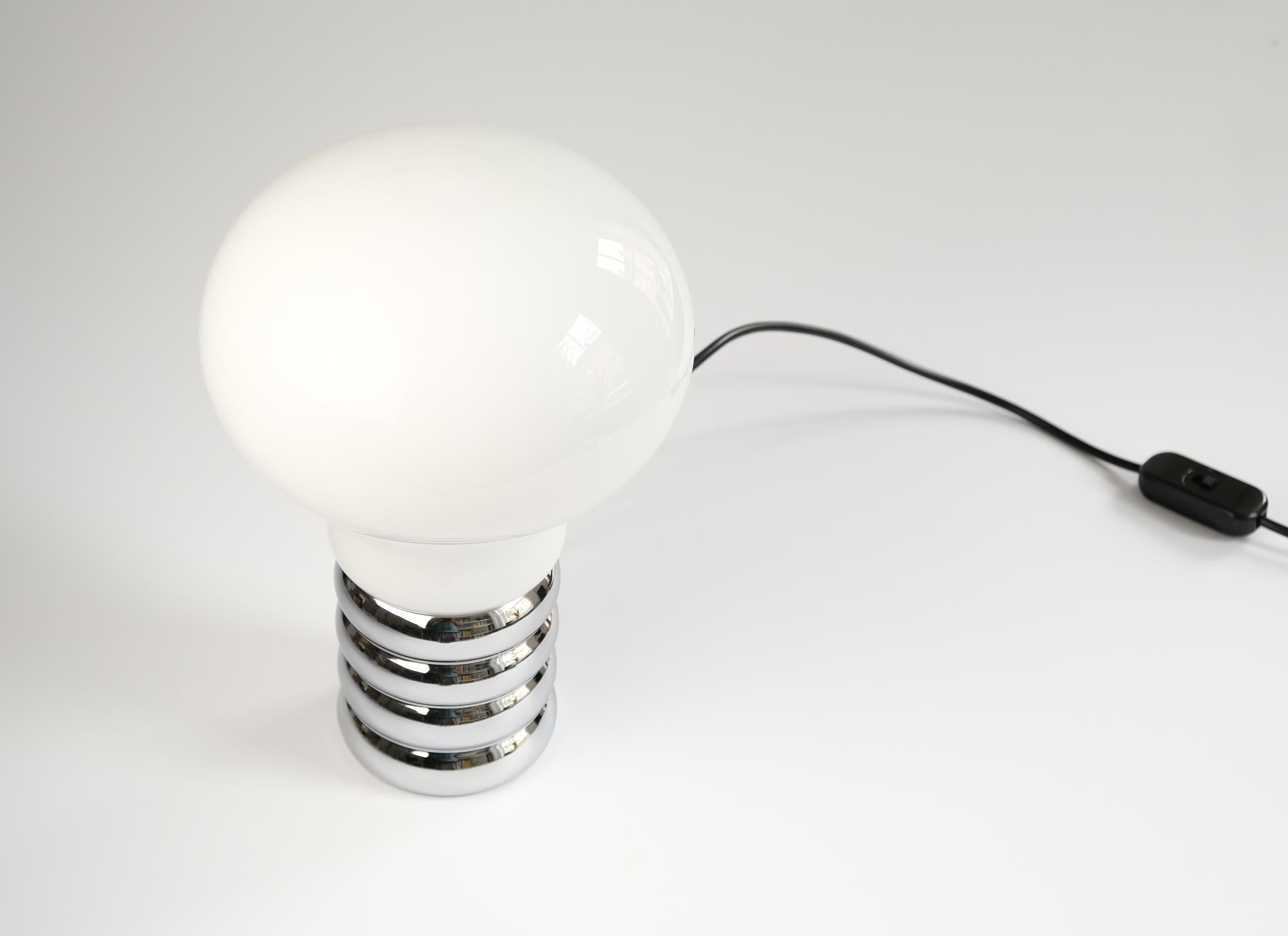 Acier Lampe de table BULB emblématique d'Ingo Maurer pour Design-M, Allemagne 1966 en vente