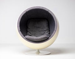 Ikonischer Eero Aarnio-Kugelstuhl von Adelta