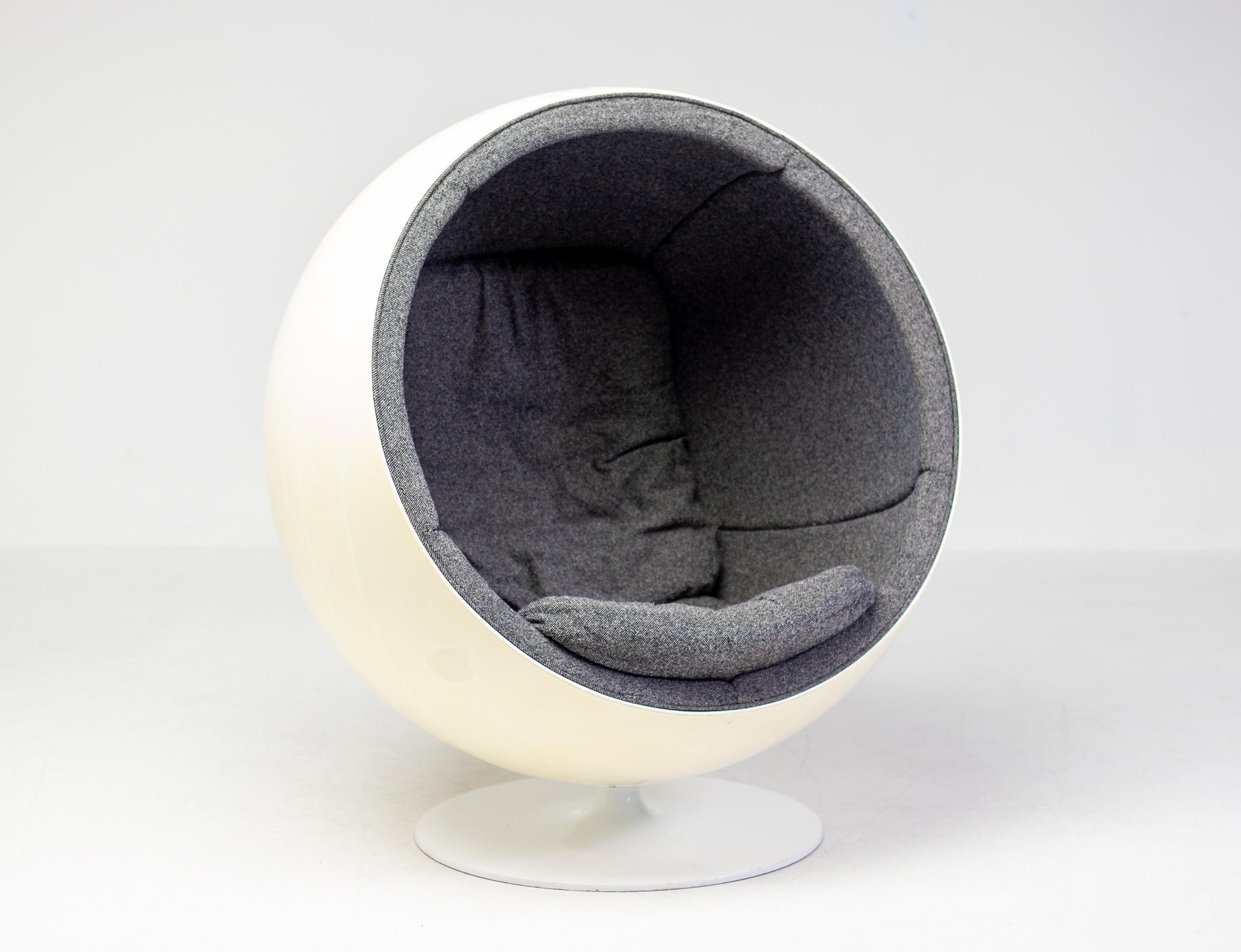 Iconic Eero Aarnio Ball Chair by Adelta 2