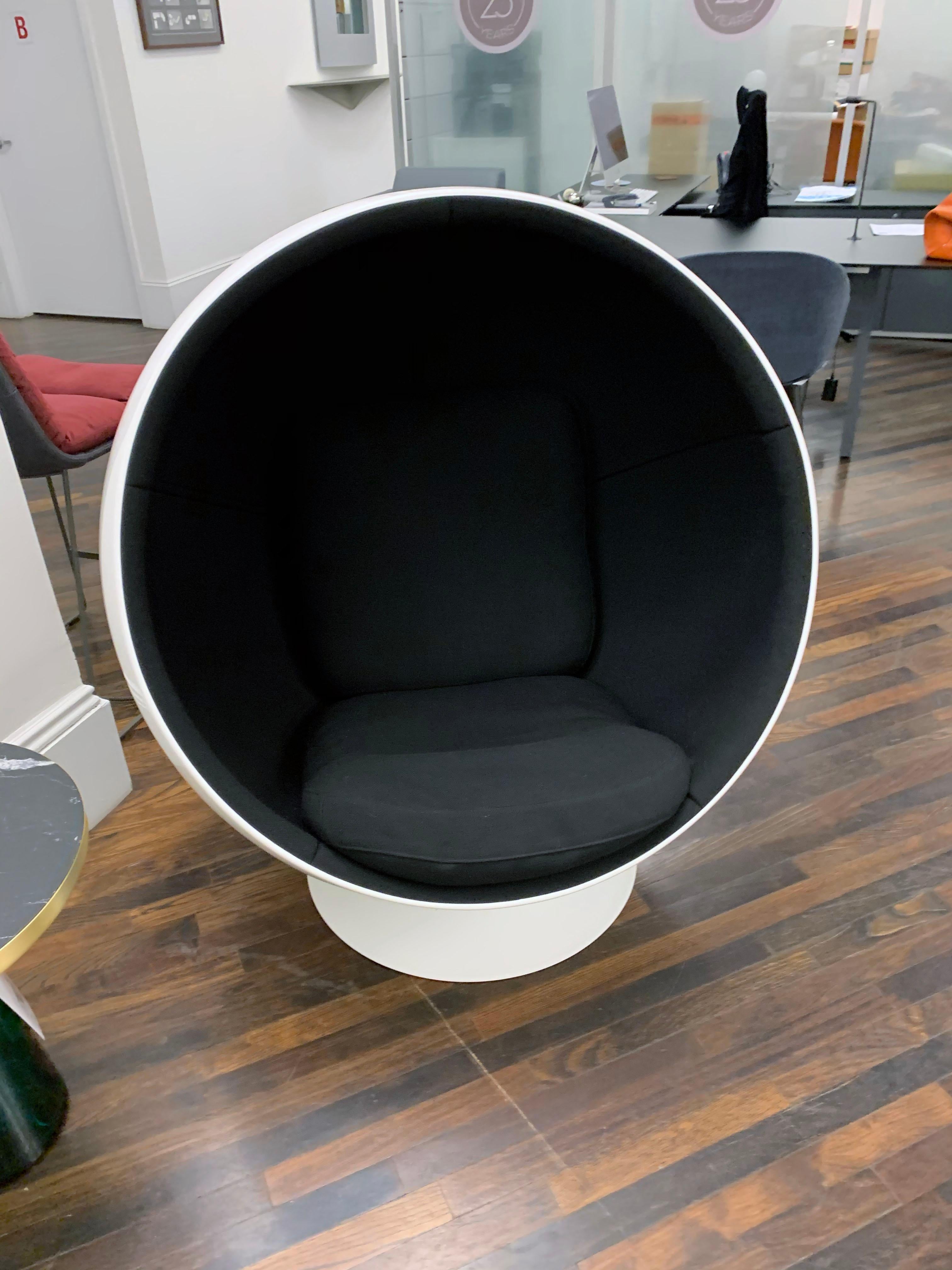 Iconic Eero Aarnio Black and White Swivel Ball Lounge Chair - In Stock 4