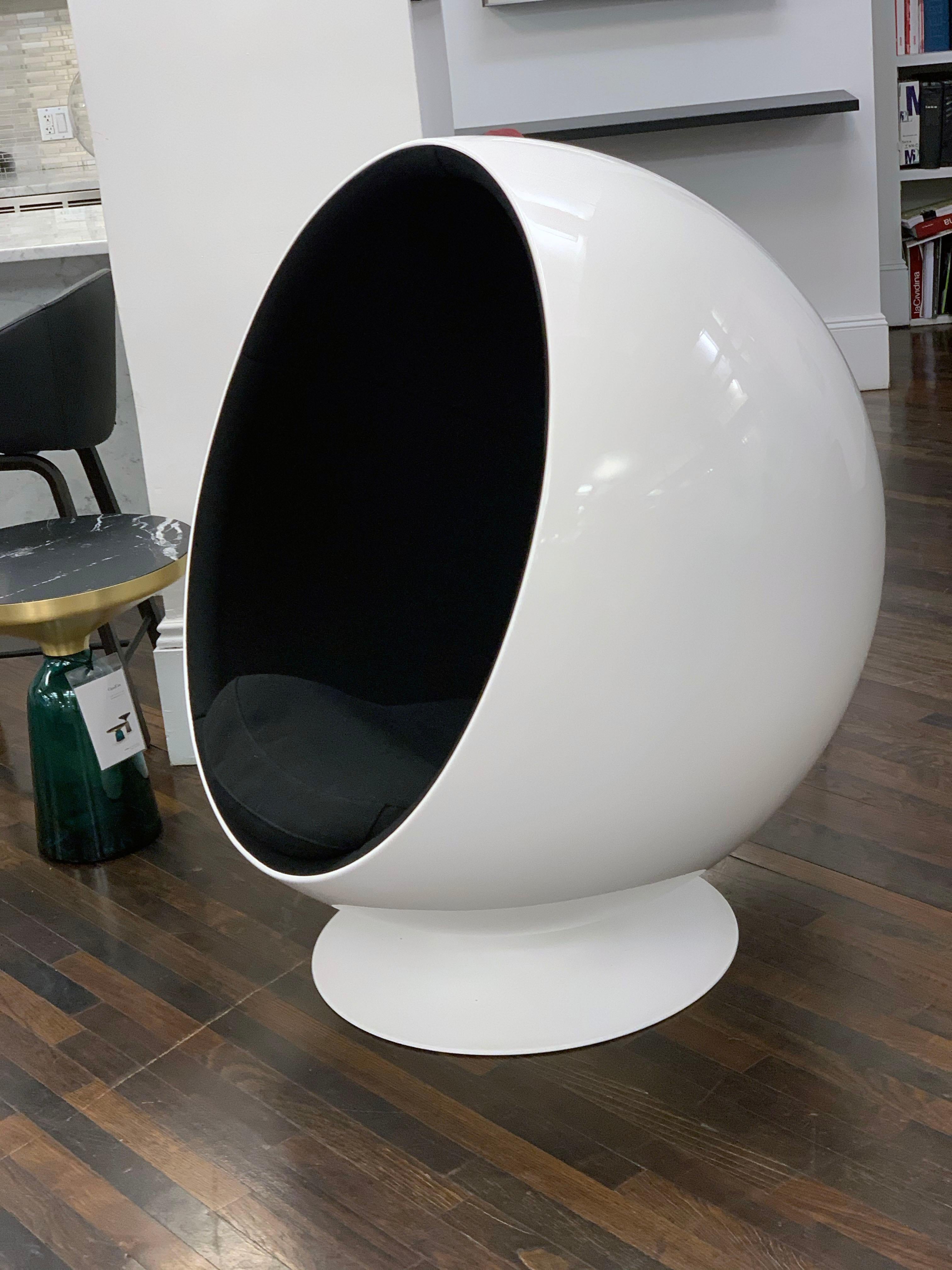 Finnish Iconic Eero Aarnio Black and White Swivel Ball Lounge Chair - In Stock