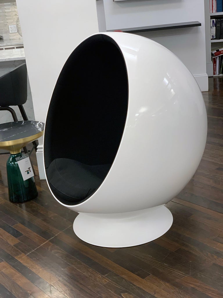 Fabric Iconic Eero Aarnio Black and White Swivel Ball Lounge Chair For Sale