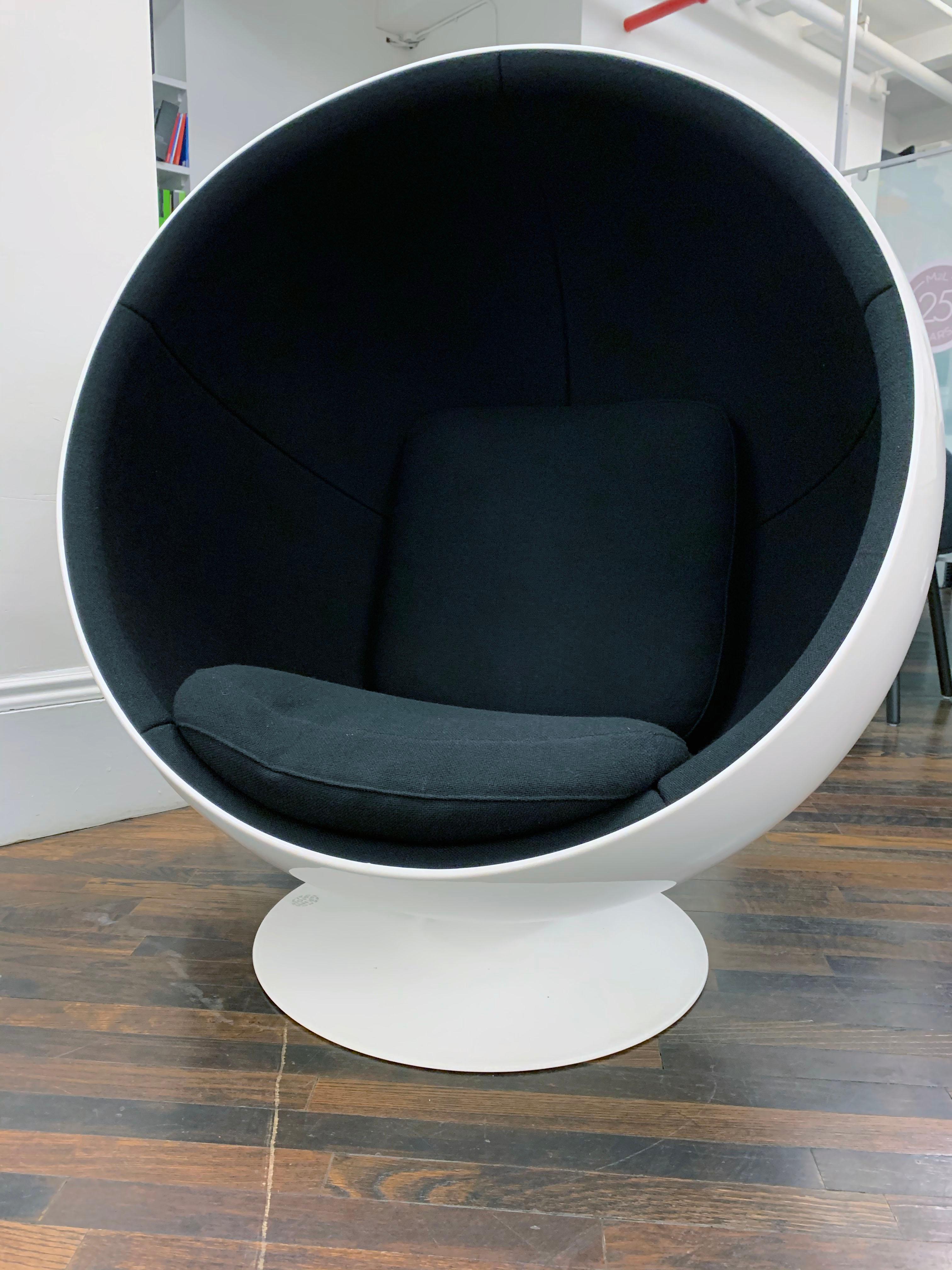 Eero Aarnio Iconic Black and White Swivel Ball Lounge Chair 2