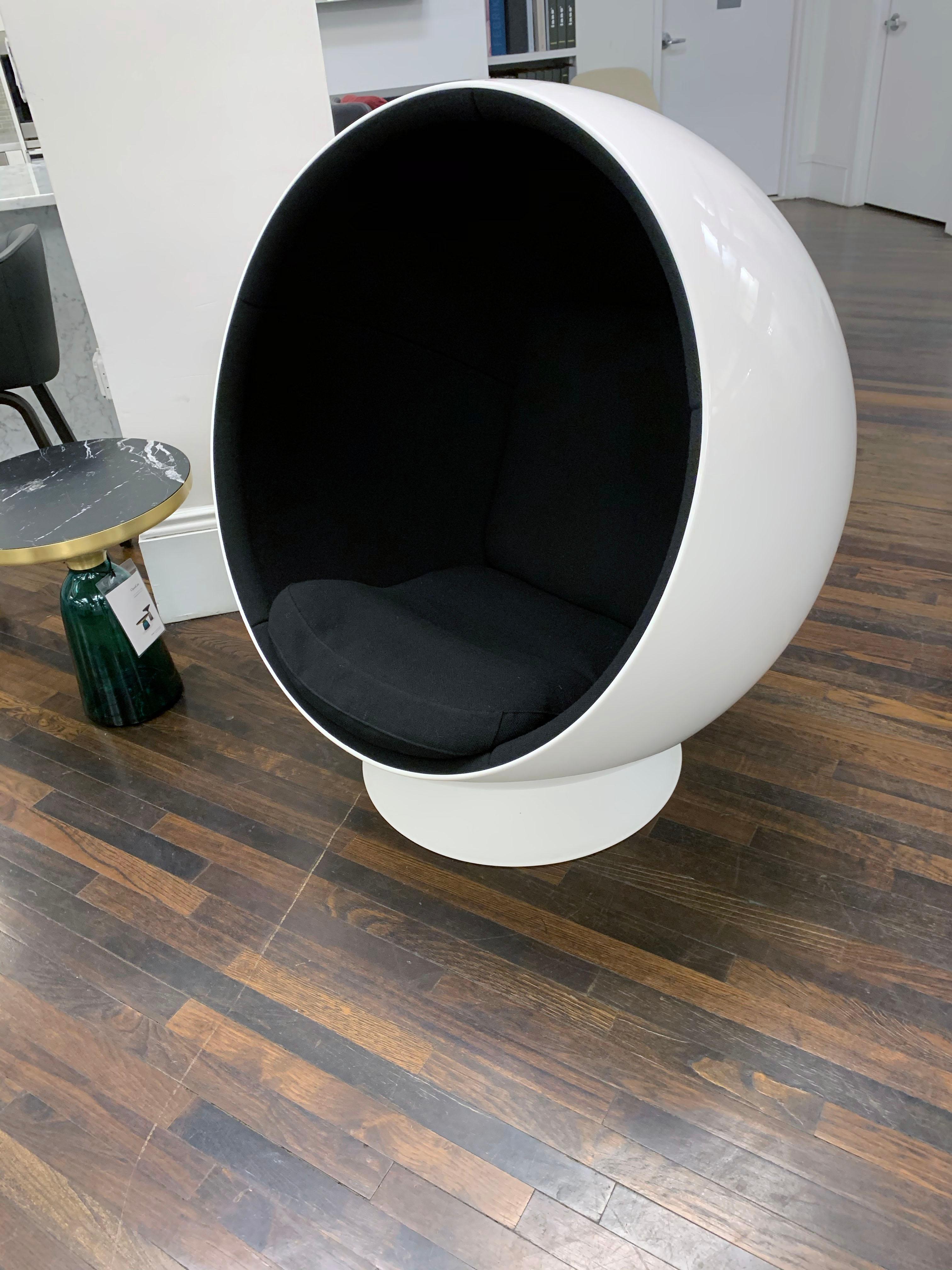 Iconic Eero Aarnio Black and White Swivel Ball Lounge Chair - In Stock 3