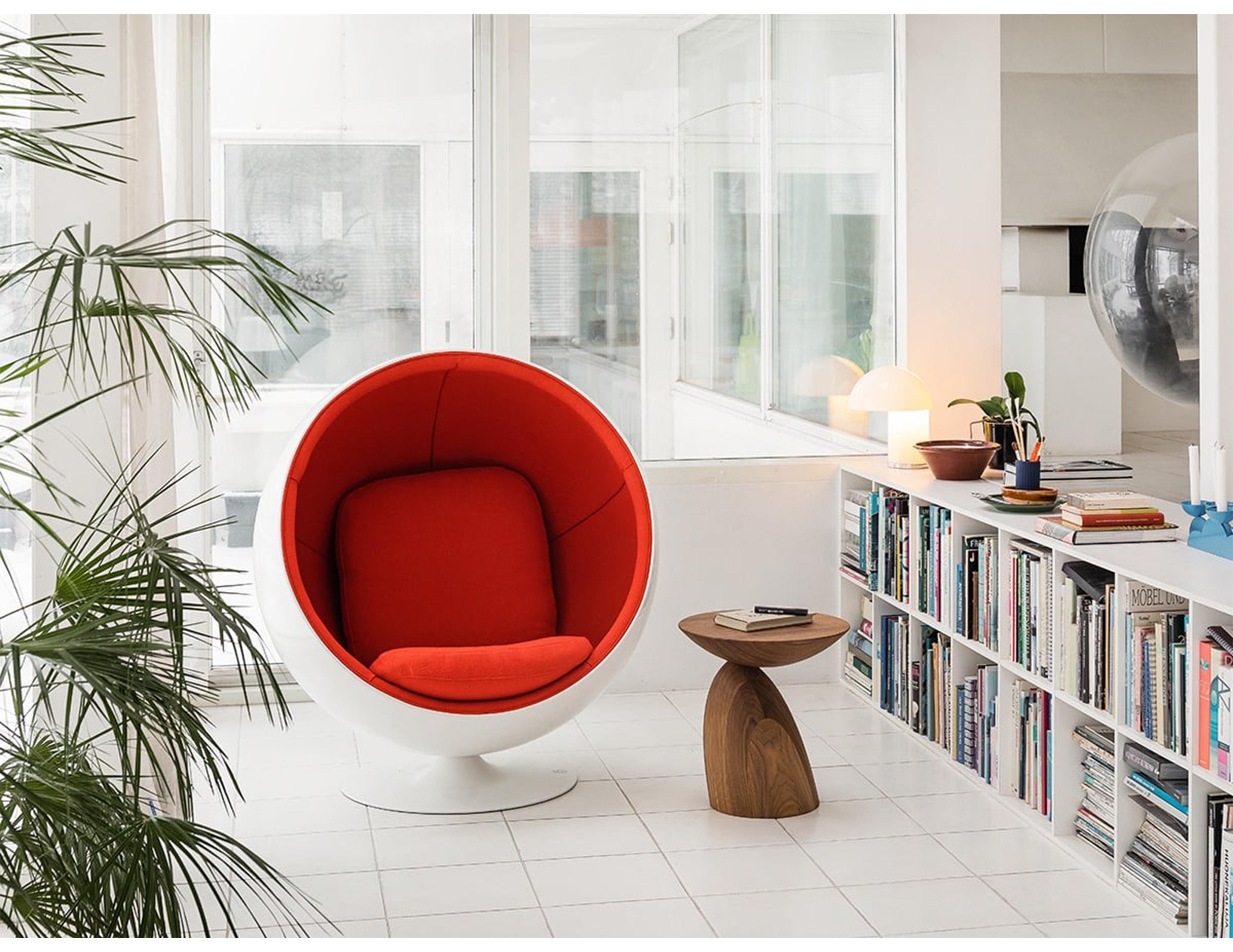 Finnish Iconic Eero Aarnio Black Swivel Ball Lounge Chair For Sale