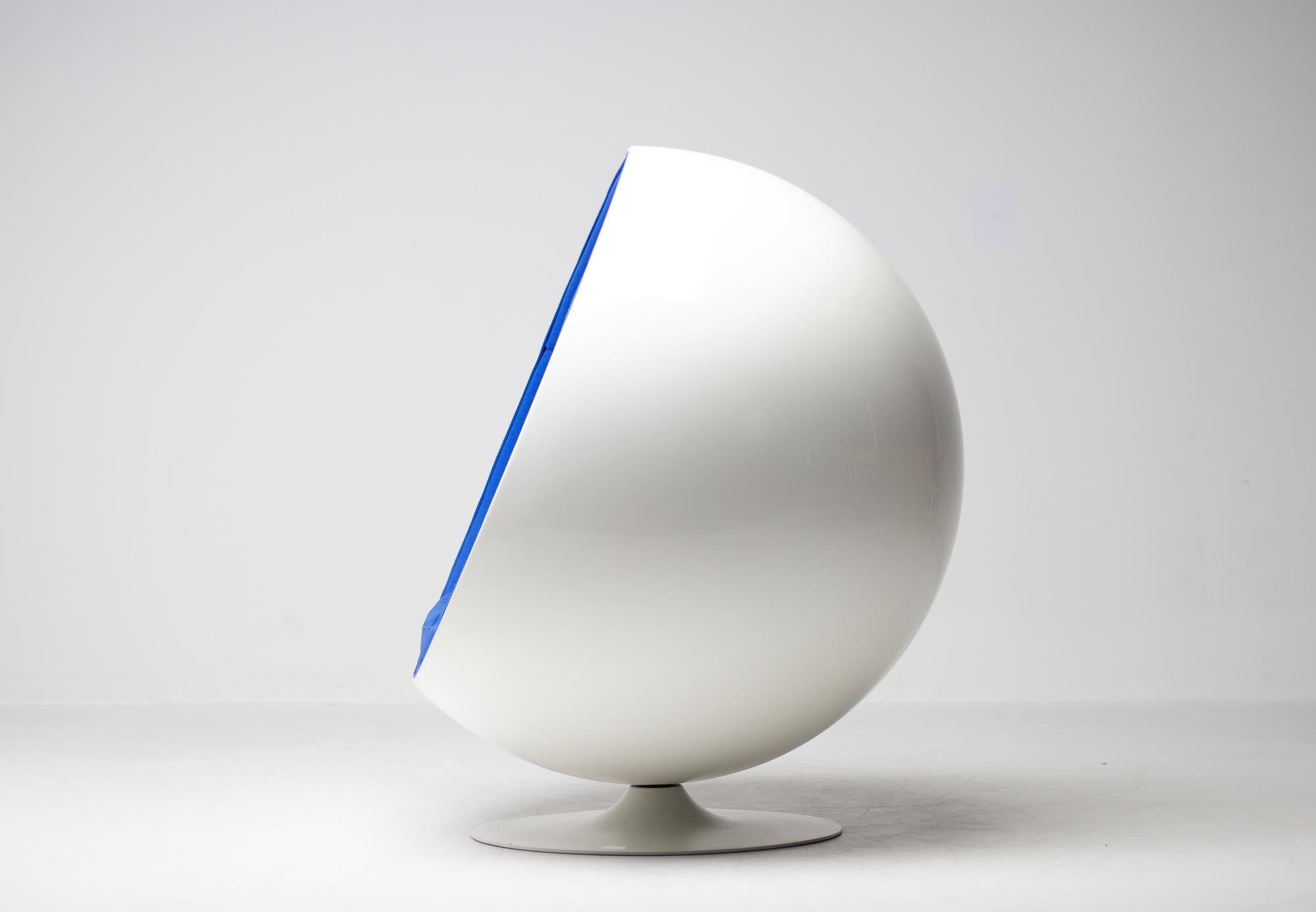 Iconic Eero Aarnio Blue Swivel Ball Chair 1