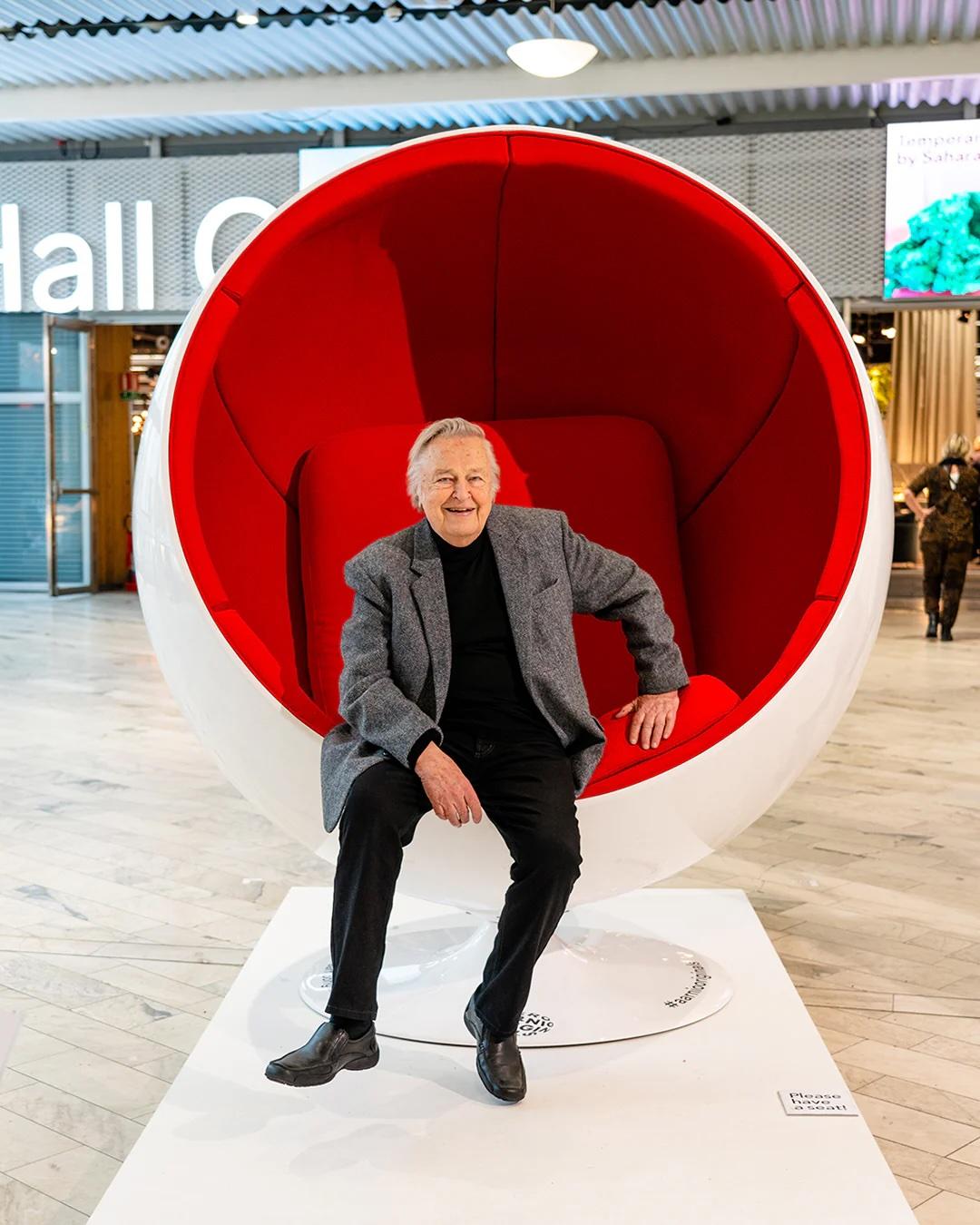 he Leather Ball Chair Designed by Eero Aarnio 1963 Designed by Eero Aarnio 1963 Designed by Eero Aarnio 1963 Designed by Eero Aarnio 1963 The Ball Chair was designed in the early 1960s, debuting at the Cologne Furniture Fair in 1966. The chair is
