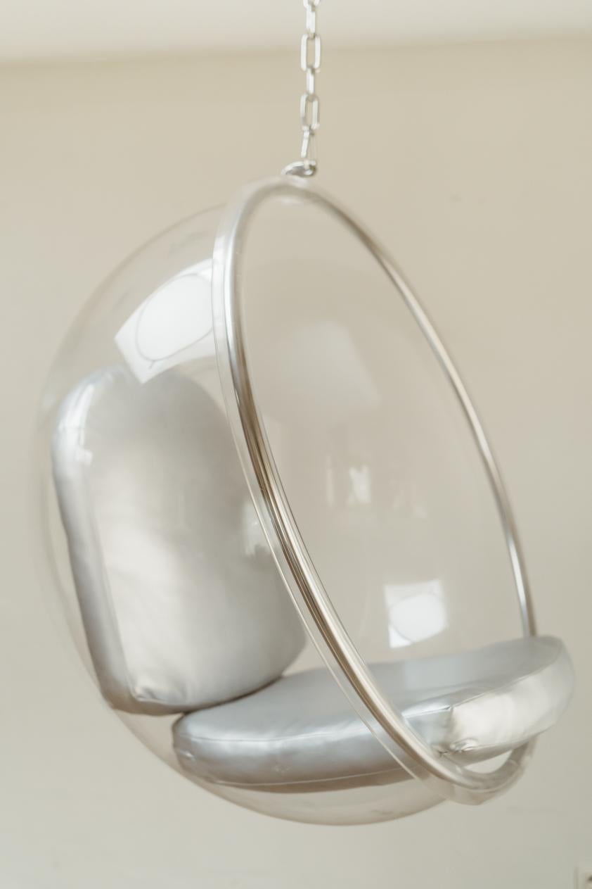 Fauteuil emblématique Eero Aarnio suspendu Bubble chair  en vente 3