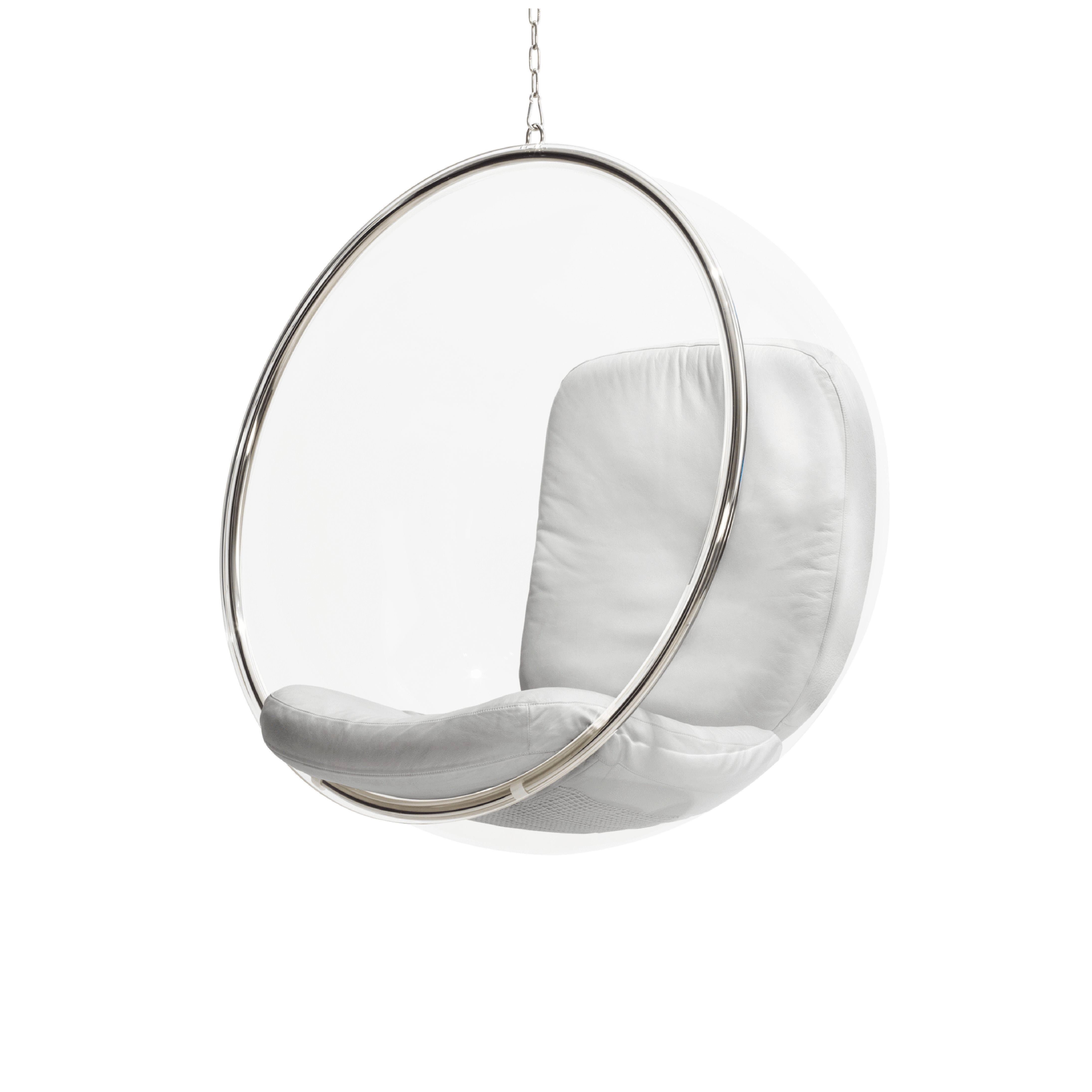 Eero Aarnio's bubble chair from 1968 is based on the idea of Aarnio's iconic ball chair. Like the ball chair, the bubble chair has a simple shape – a ball – but is made of different materials and does not have a pedestal but hangs from the ceiling!