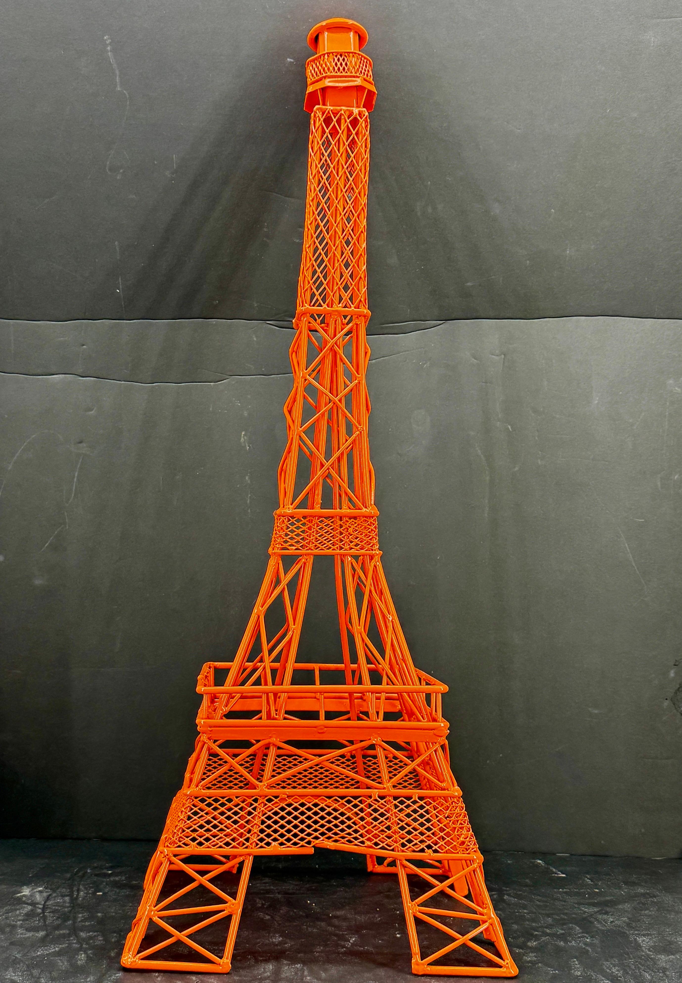 XX secolo Statua Replica dell'iconica Torre Eiffel in ferro, Coates a polvere in arancione in vendita