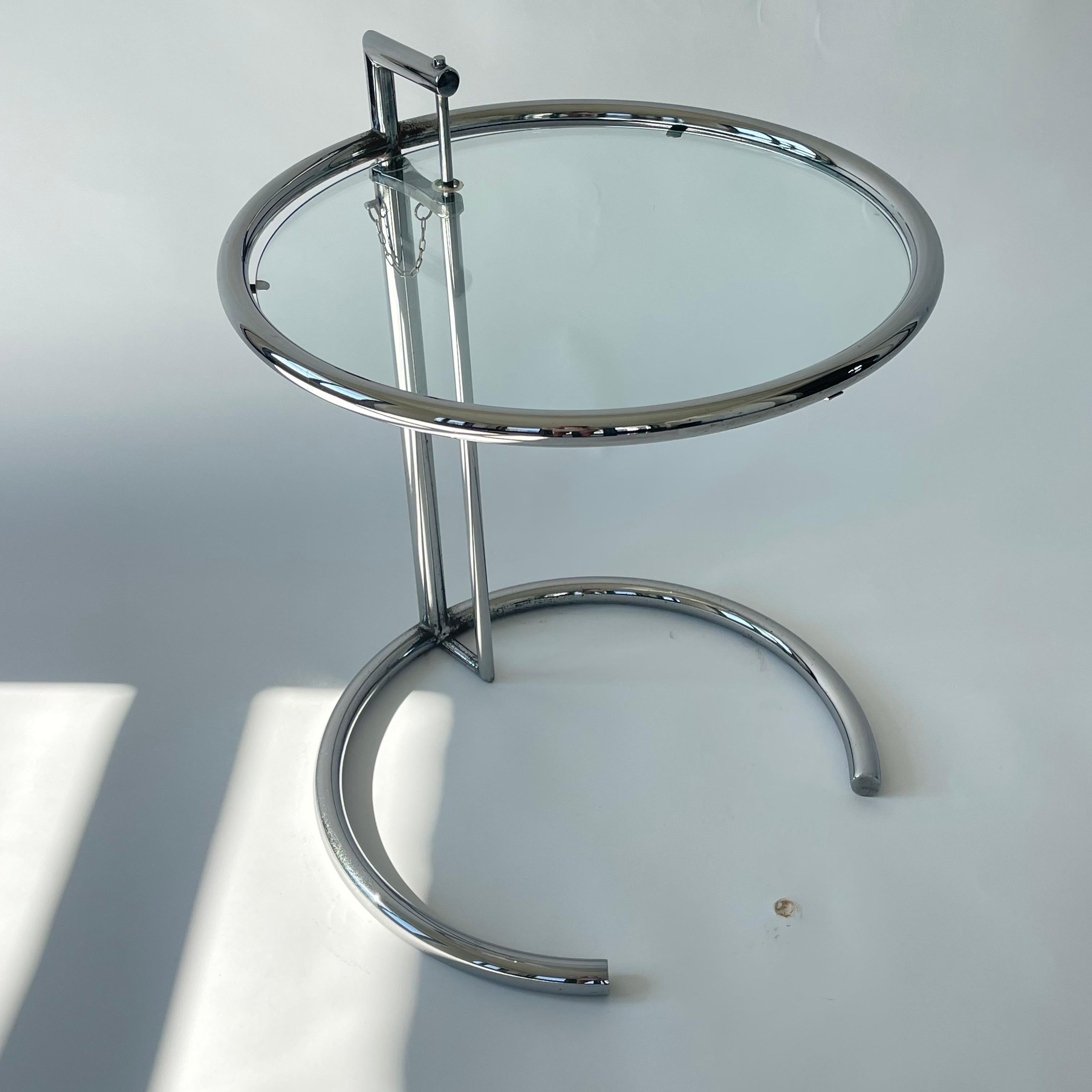 Bauhaus Table d'appoint réglable Eileen Gray E 1027 de ClassiCon Italie en vente