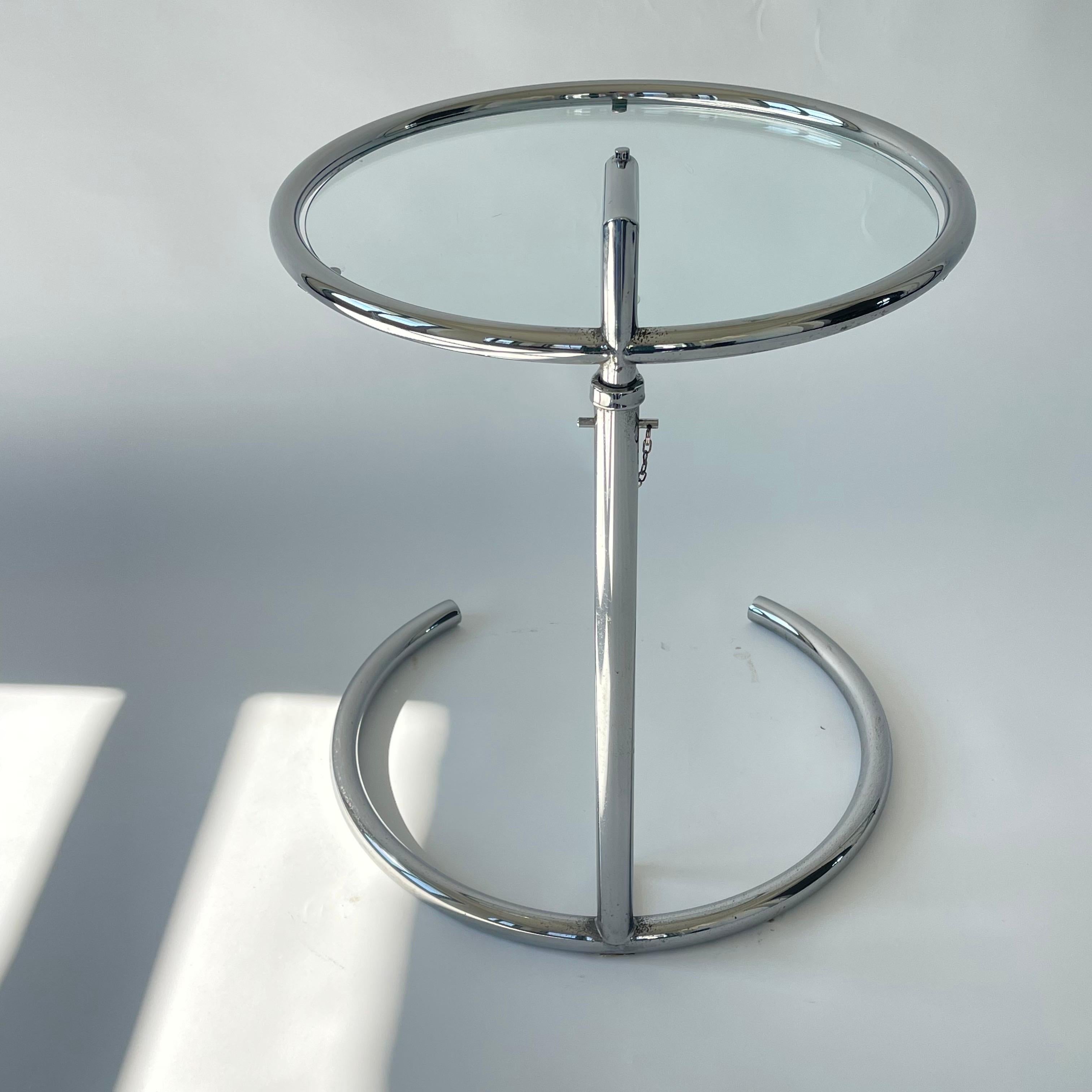 Acier Table d'appoint réglable Eileen Gray E 1027 de ClassiCon Italie en vente