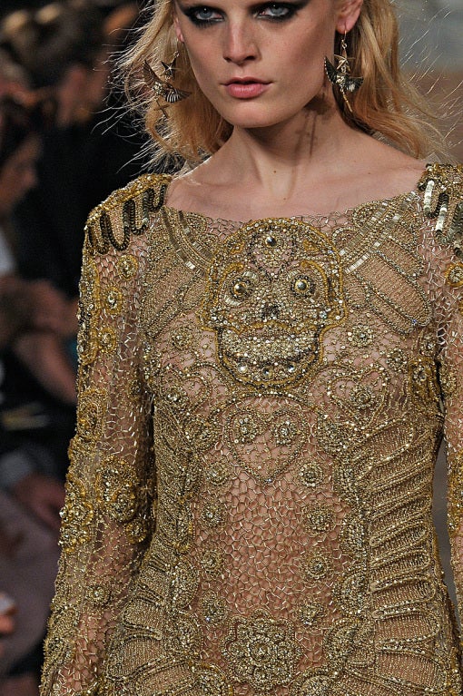 Emilio Pucci ikonisches verziertes Kleid aus goldenem Seidentull mit Totenkopf und Schädel 4
