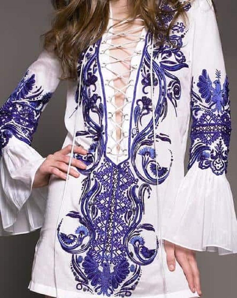 Iconic Emilio Pucci White Embroidered & Beaded Mini Lace Up Dress Tunic It 42 For Sale 2