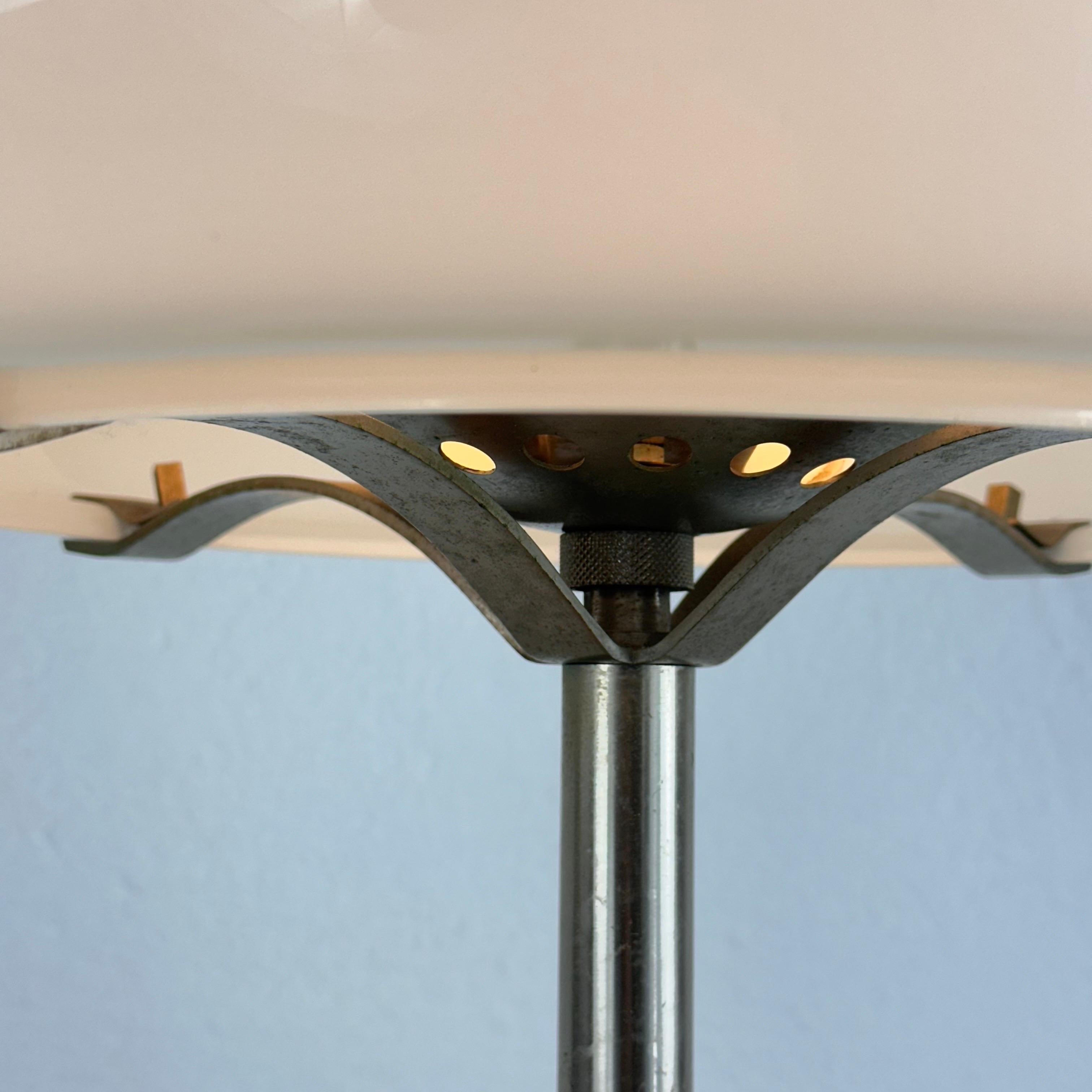 Lampe de table « Erse » emblématique de Vico Magistretti pour Artemide, 1964 - Série Omega en vente 9
