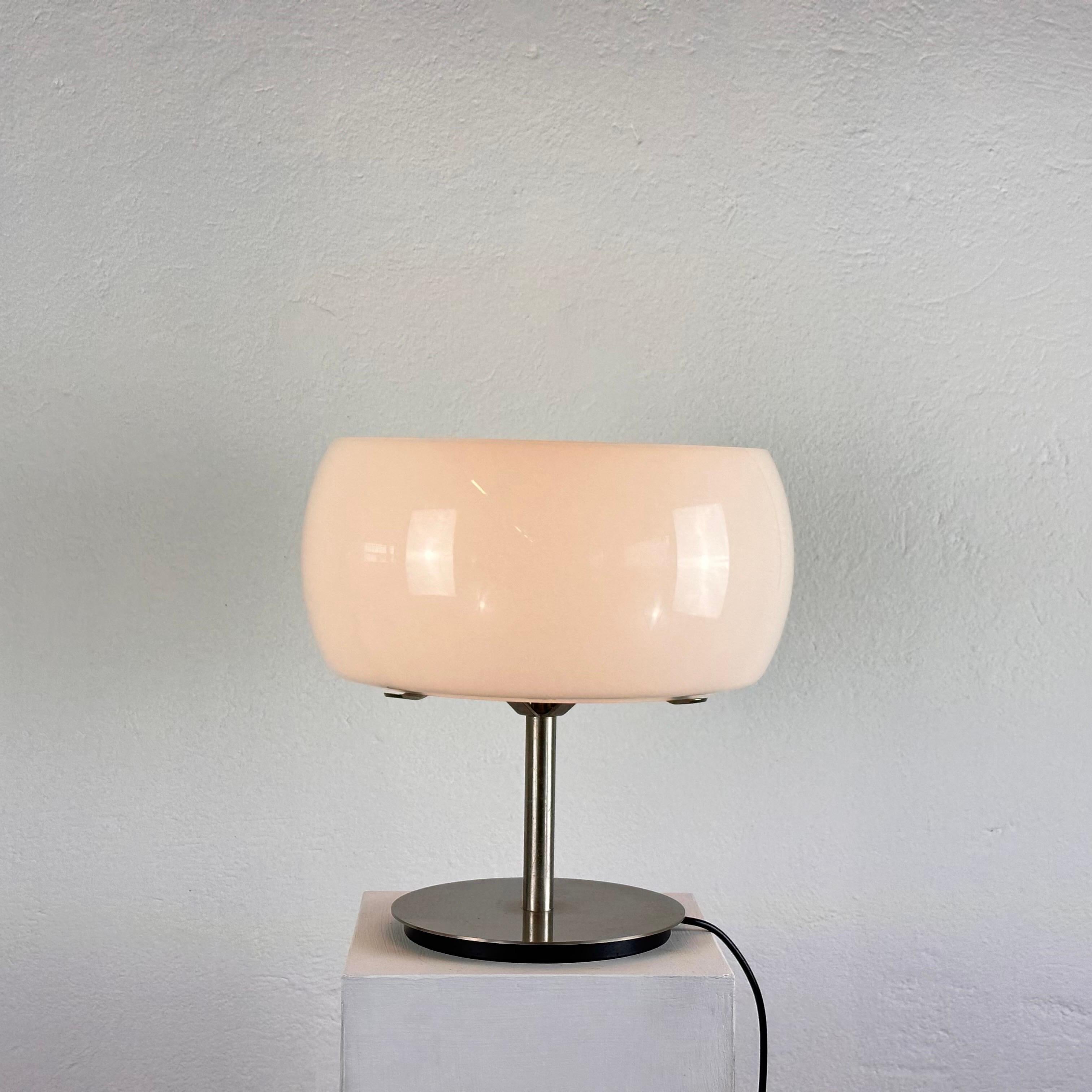 Mid-Century Modern Lampe de table « Erse » emblématique de Vico Magistretti pour Artemide, 1964 - Série Omega en vente