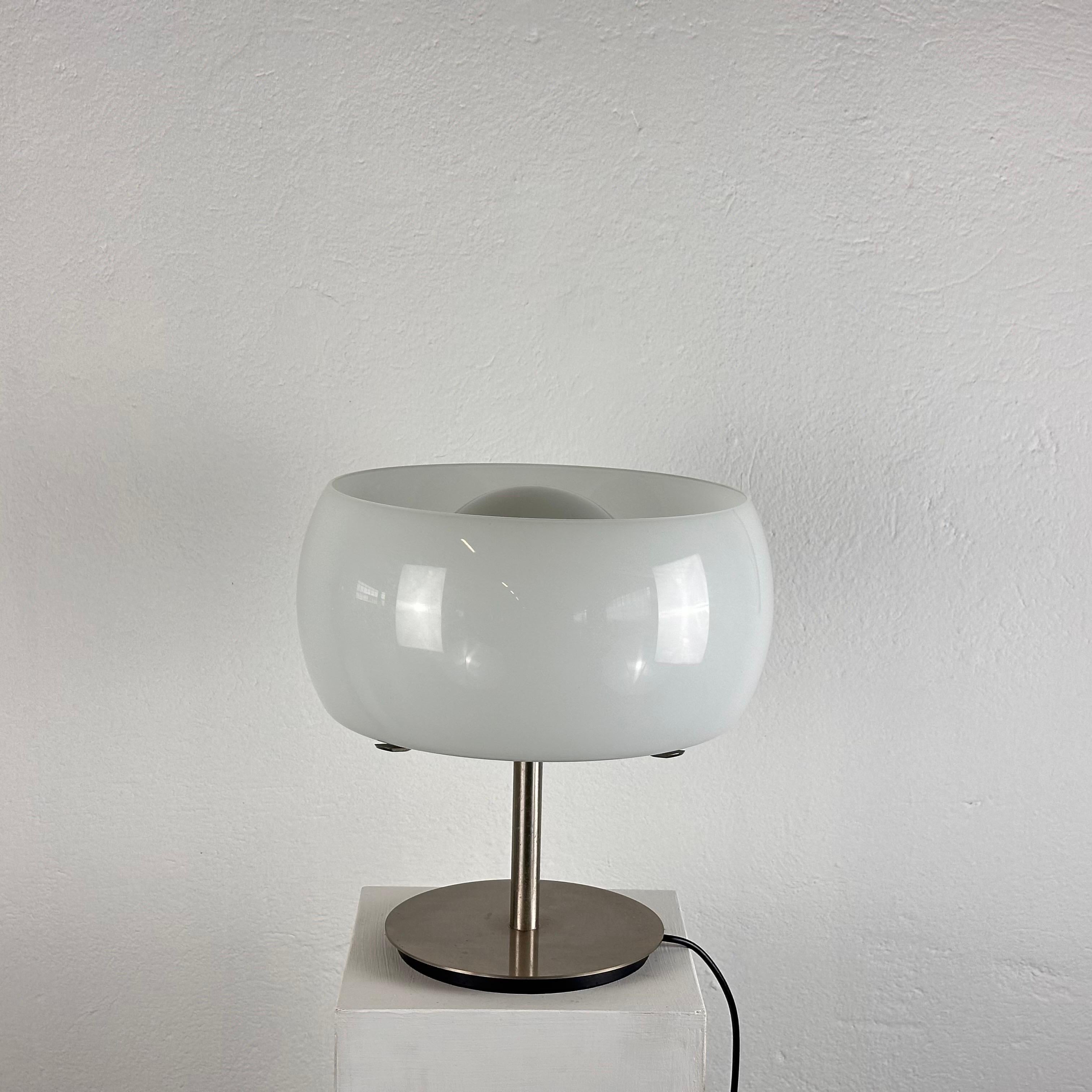 Laiton Lampe de table « Erse » emblématique de Vico Magistretti pour Artemide, 1964 - Série Omega en vente