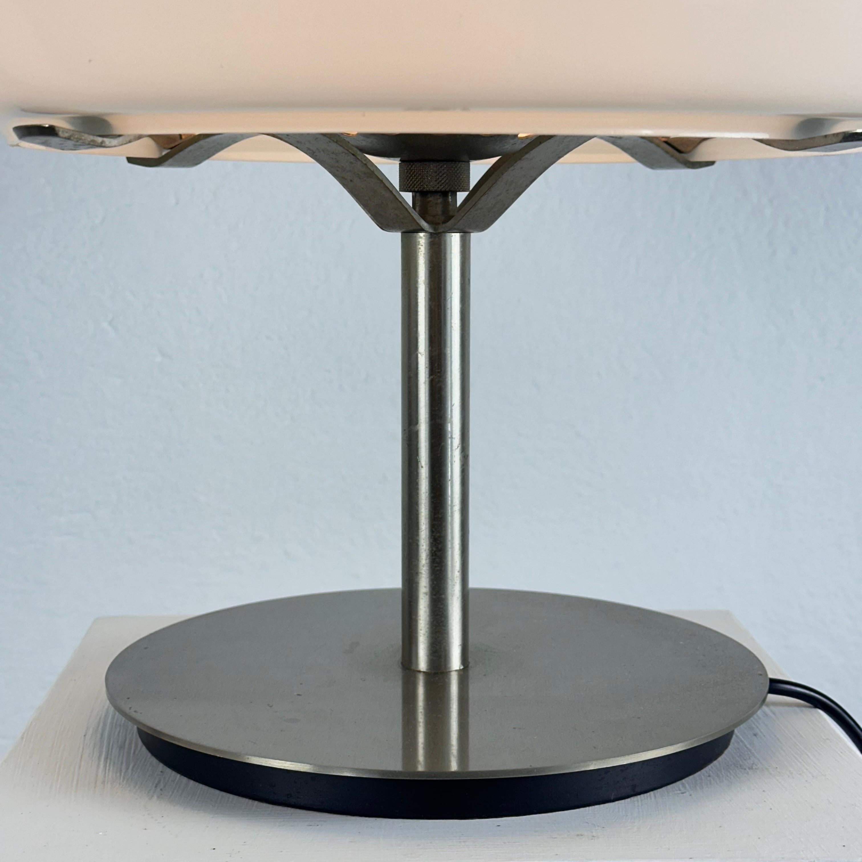 Lampe de table « Erse » emblématique de Vico Magistretti pour Artemide, 1964 - Série Omega en vente 2