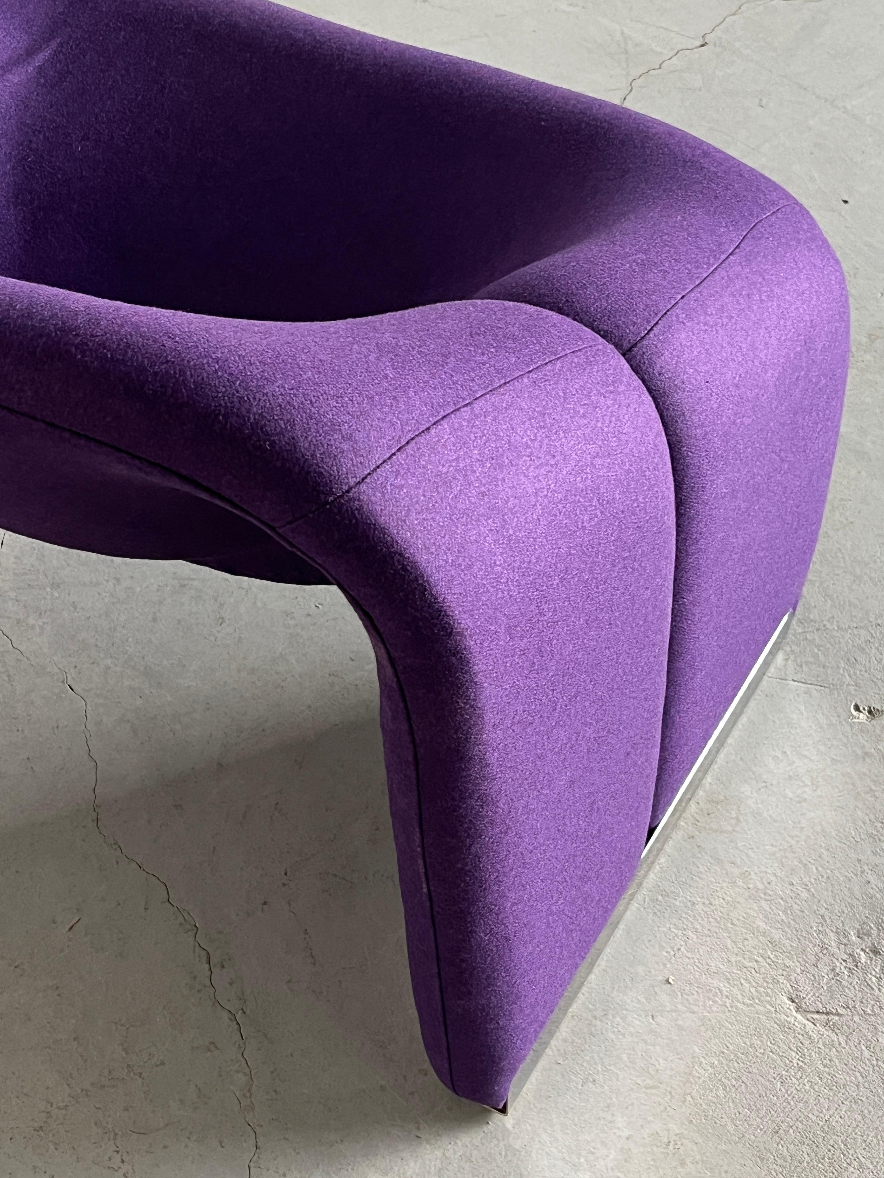 Metal Iconic F598 ‘Groovy’ Chair by Pierre Paulin for Artifort, Purple Upholstery, 80s For Sale