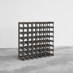 Ikonischer „Farrow & Jackson“ 49-Flaschen-Weinständer aus Metall und Holz