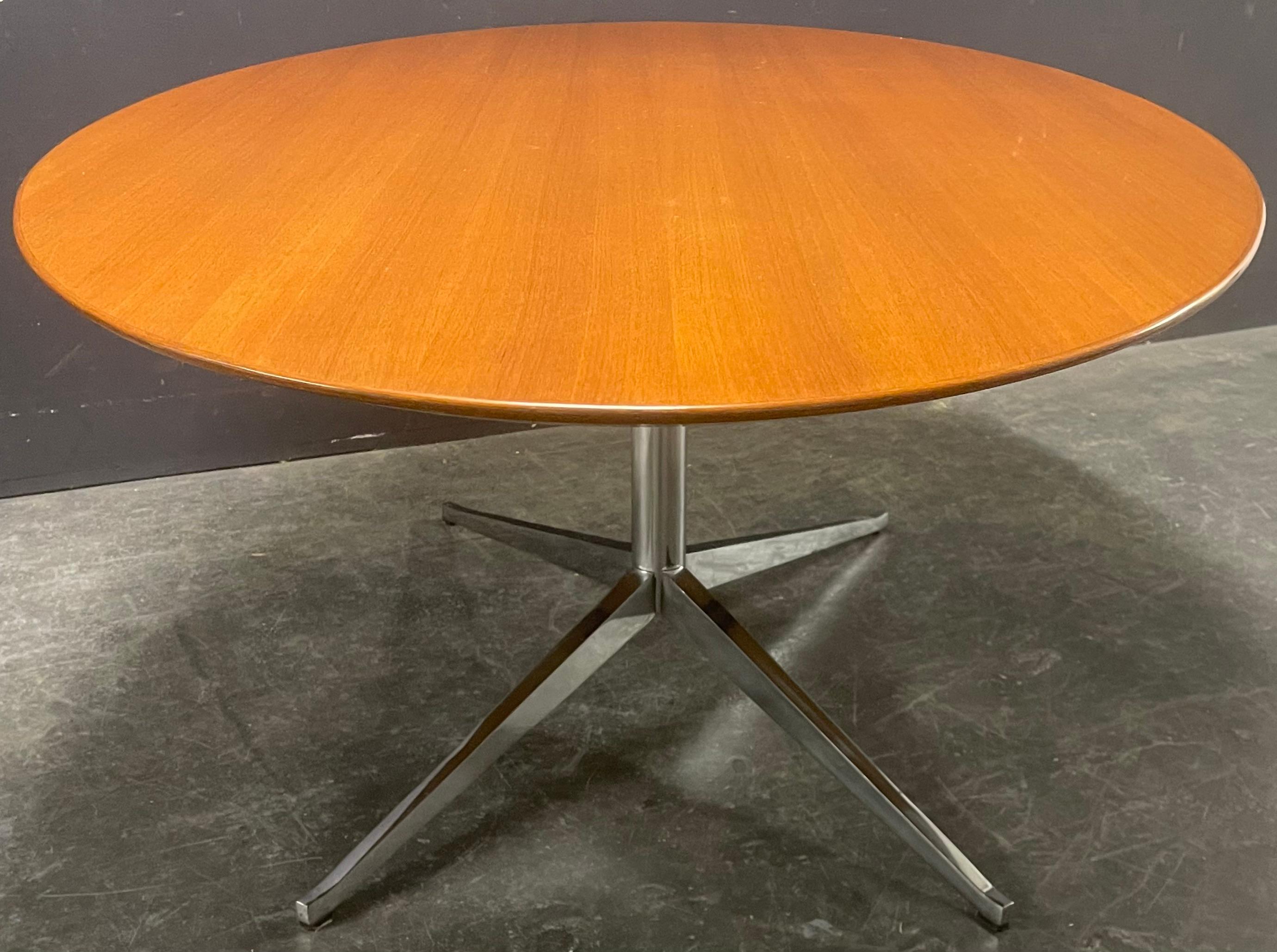 icónica mesa ovalada de nogal florence knoll en venta 5