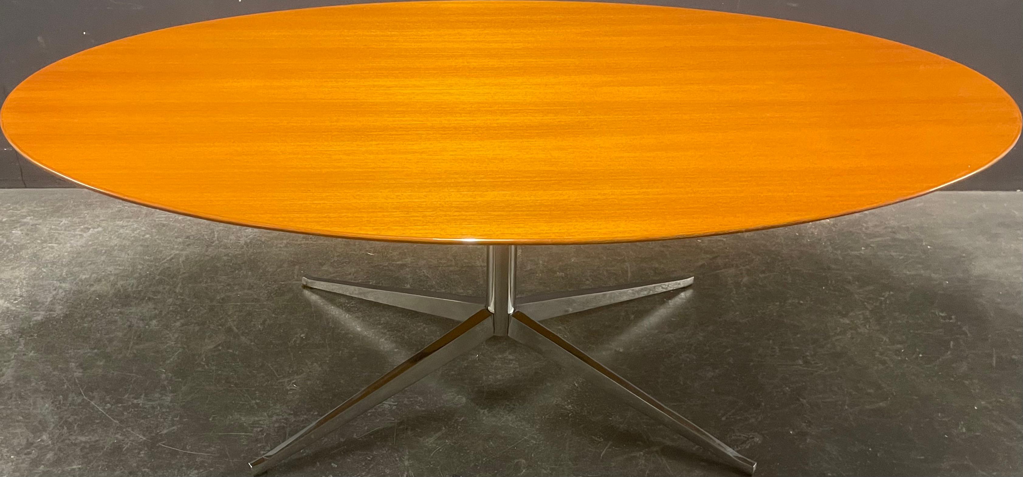 icónica mesa ovalada de nogal florence knoll en Bueno estado para la venta en Munich, DE