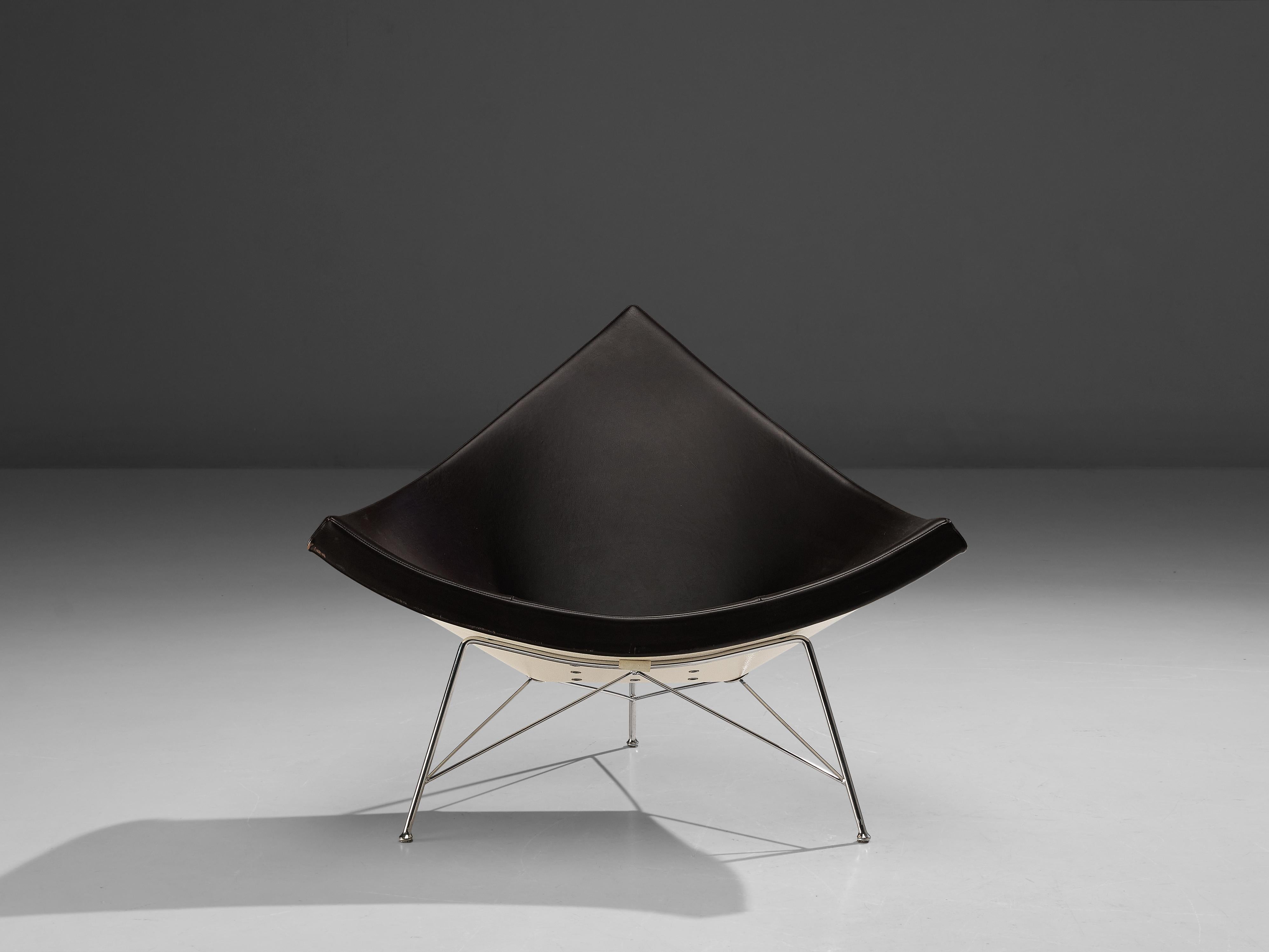 George Nelson, 'Coconut' Lounge Chair, Fiberglas, Lederpolsterung, Stahl, Vereinigte Staaten, Entwurf 1955, spätere Produktion

Der Loungesessel 
