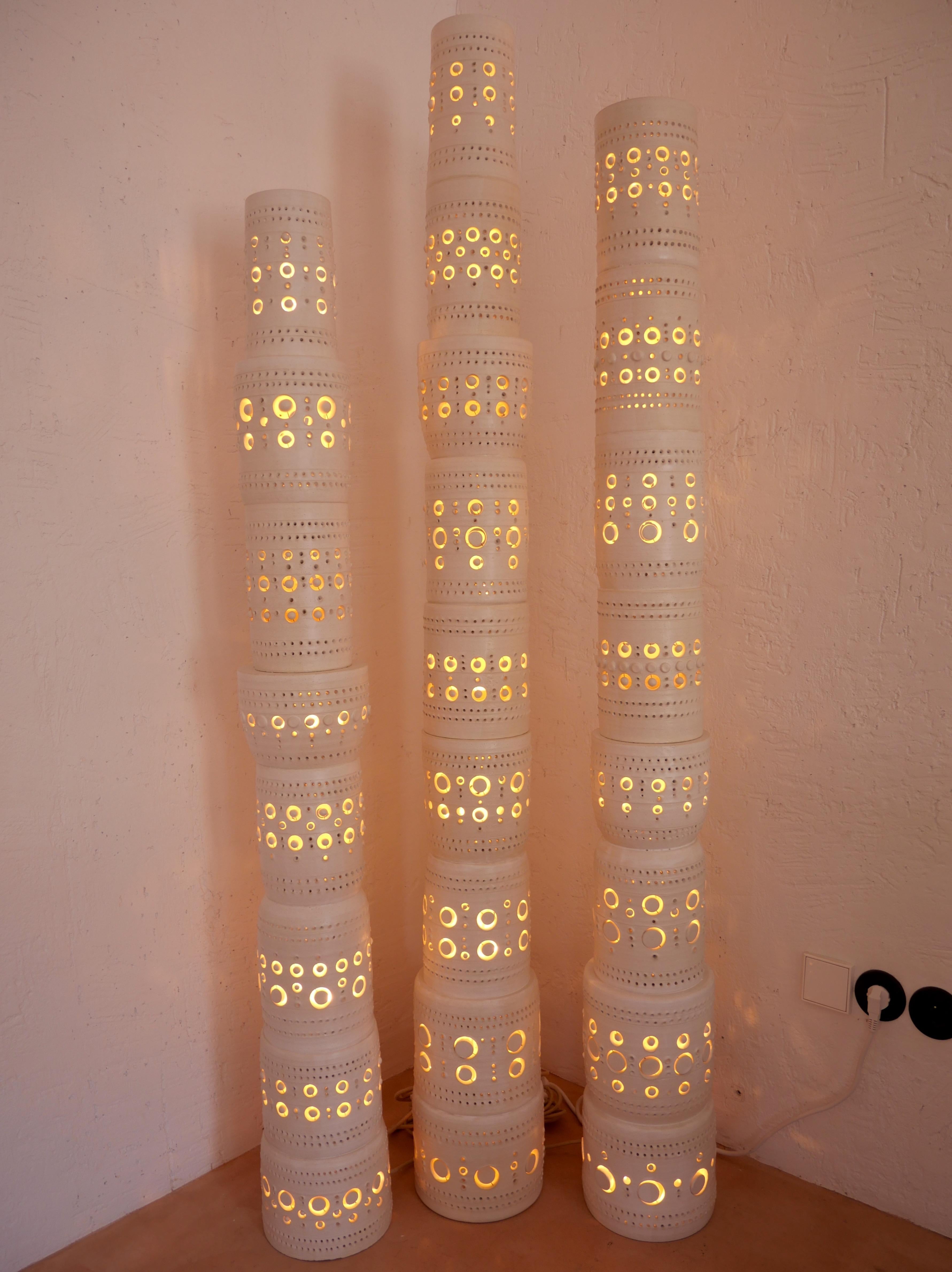 Autre Georges Pelletier - Ensemble emblématique de 3 lampadaires TOTEM en céramique émaillée en vente