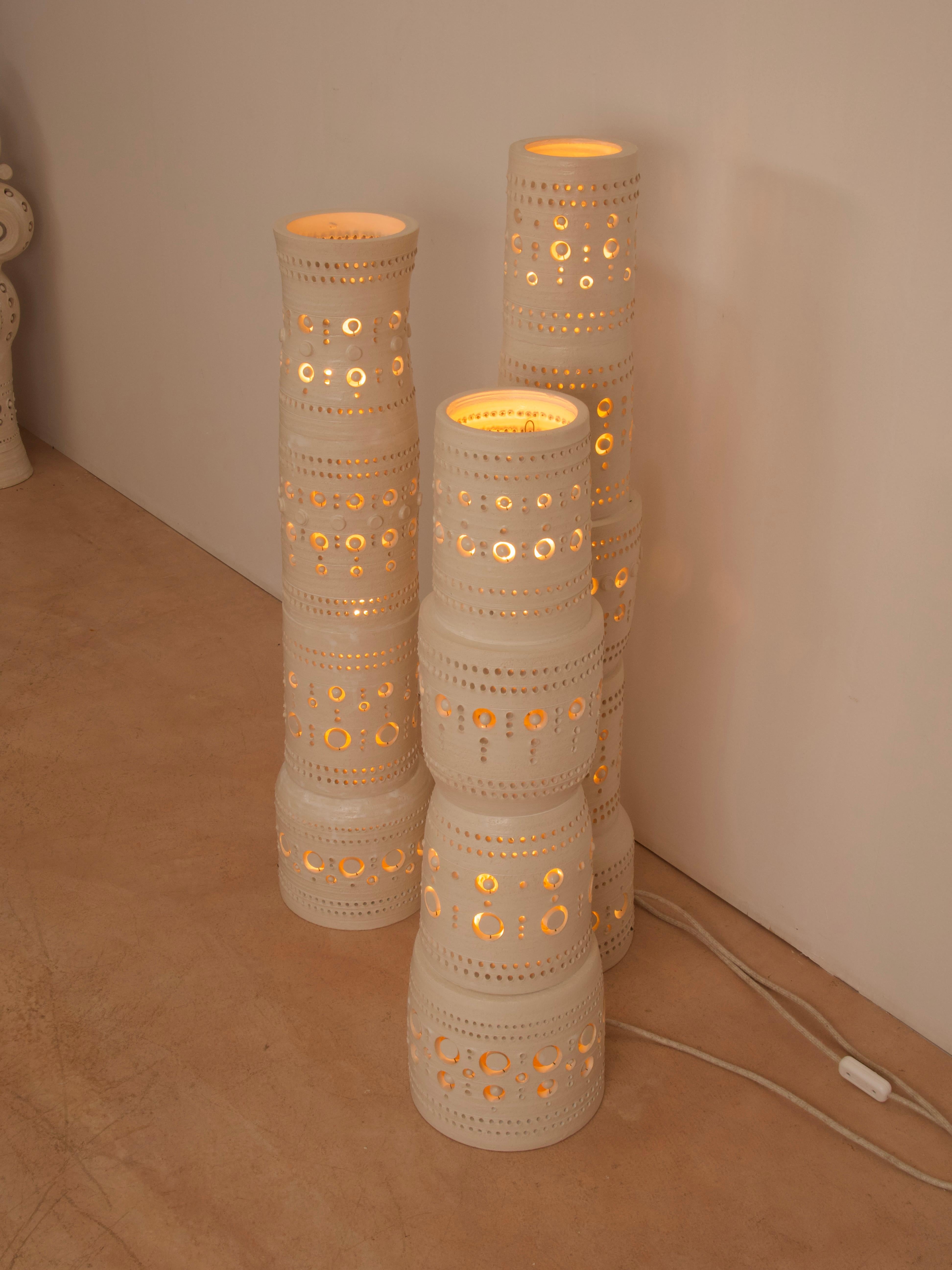 XXI secolo e contemporaneo Set di 3 lampade da terra TOTEM in ceramica smaltata dell'iconico Georges Pelletier in vendita