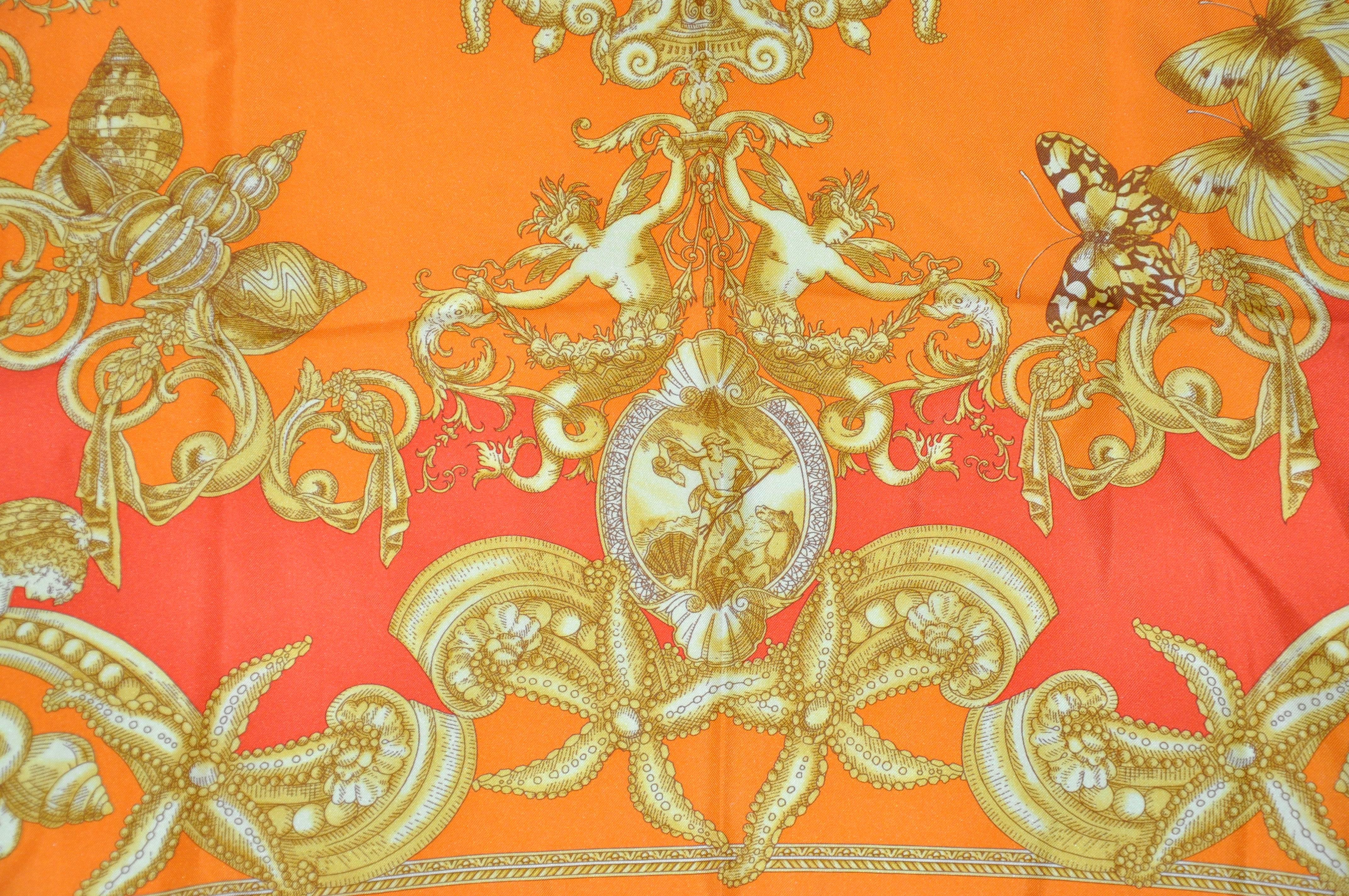 Gianni Versace - Écharpe en soie or et mandarines aux nuances vives et audacieuses Unisexe en vente