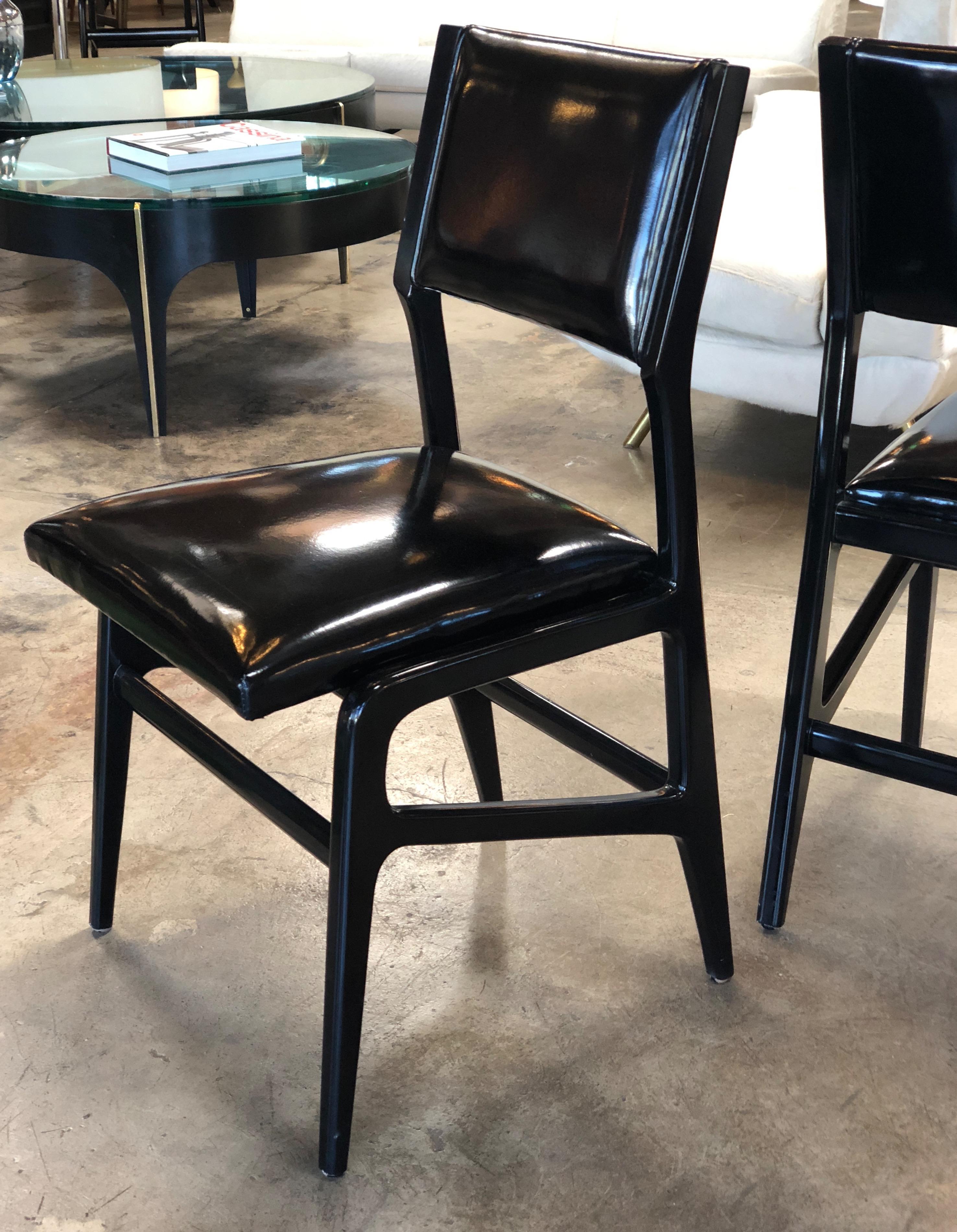 Pair of Iconic Gio Ponti Chairs,  Italy 1958 In Excellent Condition For Sale In Los Angeles, CA