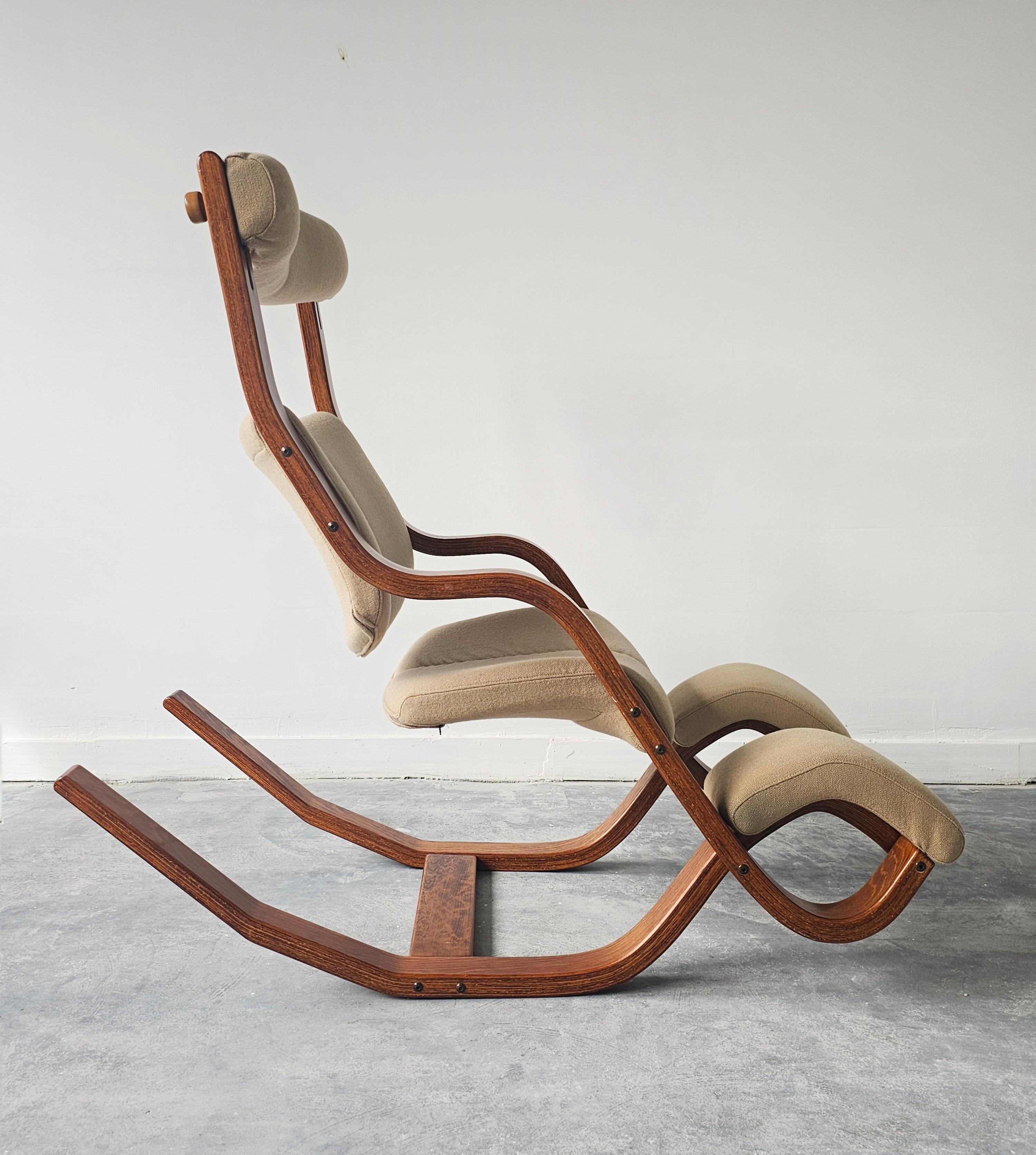 Post-Modern Iconic Gravity Balans Reclining Chair by Peter Opsvik for Varier, Norway 1980s For Sale
