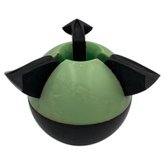 Ikonischer grüner Tennisball-Aschenbecher aus Bakelit von Roanoid Ltd für Roxon, 1932, Art Deco Ikonischer grüner Tennisball-Aschenbecher aus Bakelit von Roanoid Ltd für Roxon, 1932, Art Deco