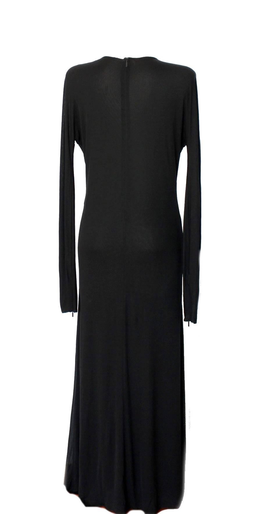 Noir Gucci par Tom Ford - Robe de soirée longue noire à décolleté profond, emblématique, 1999 en vente