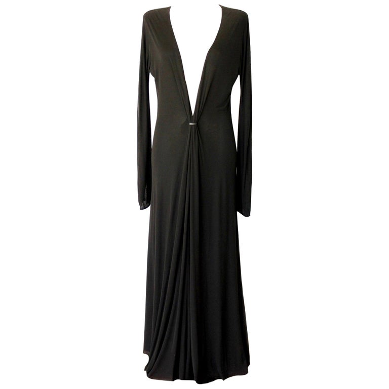 Iconic Gucci by Tom Ford 1999 Black Deep Cleavage Maxi Dress Evening Gown  For Sale at 1stDibs | how to cover cleavage in a formal dress, deep  cleavage gowns, gucci gown