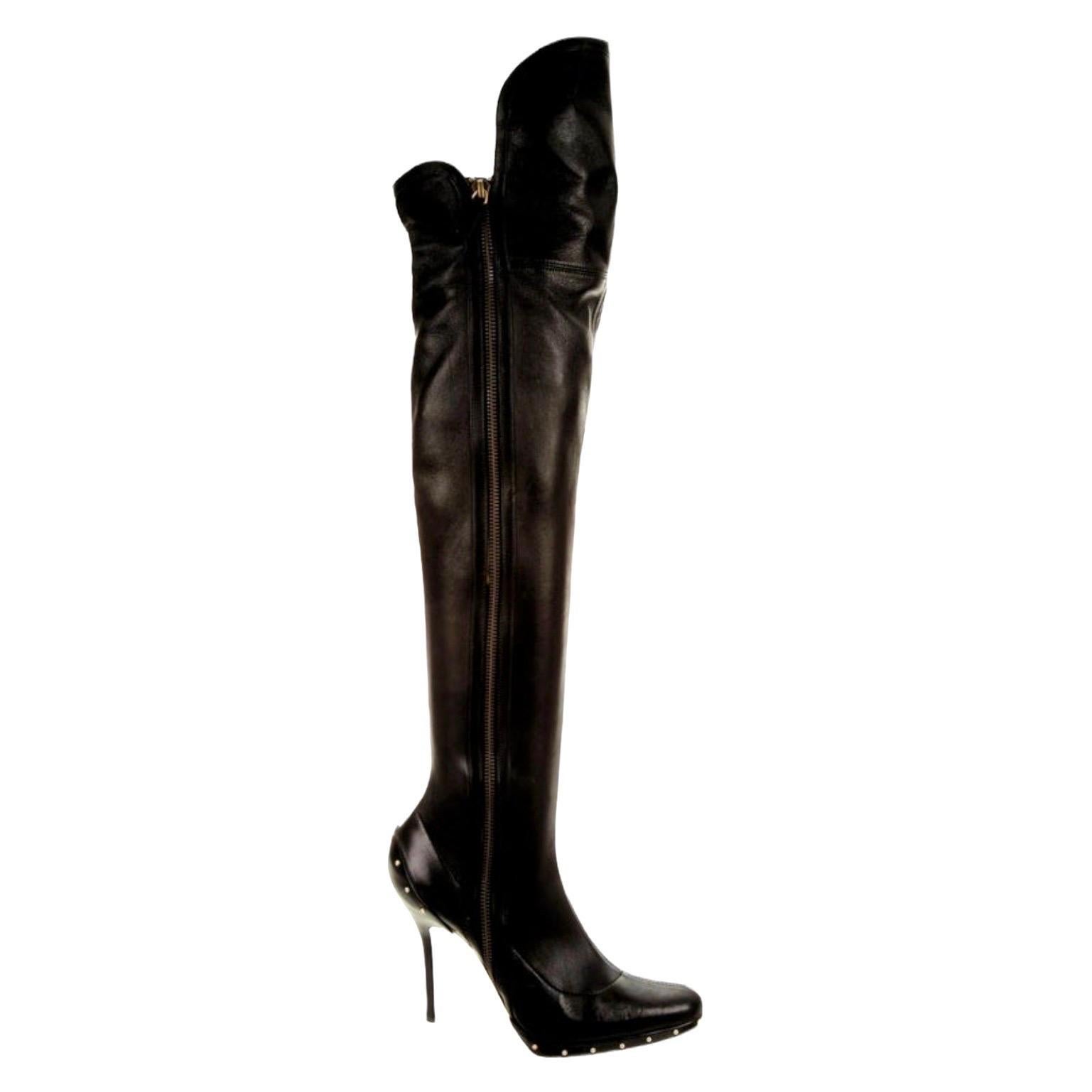 ICONIC Gucci by Tom Ford Schwarze hochhackige Stiefel mit Nieten OTK Bondage FW2003 37,5C Damen im Angebot