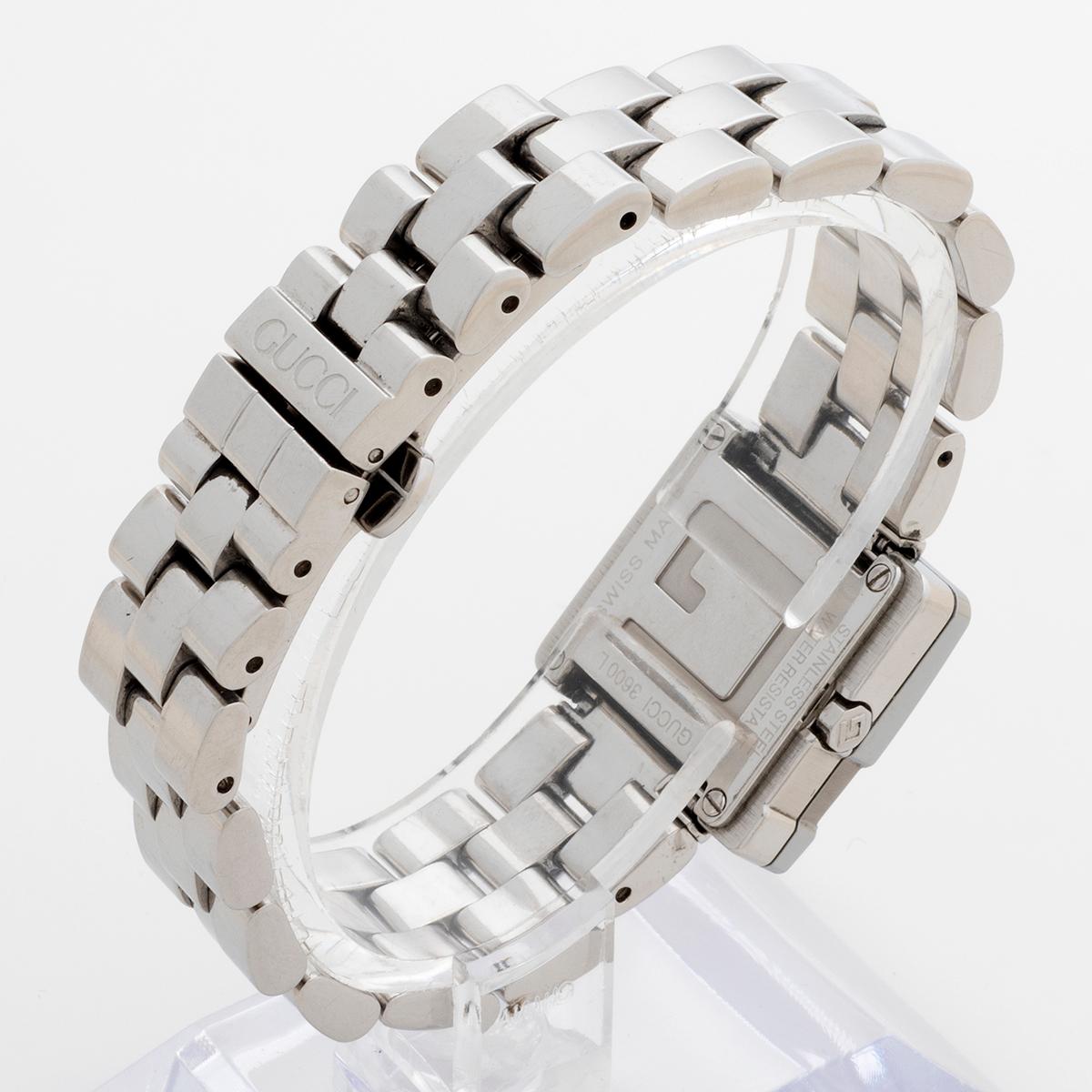 Ikonische Gucci G Uhr Ref 3600L. Silbernes Zifferblatt, 23-mm-Edelstahlgehäuse. B & P's. für Damen oder Herren im Angebot