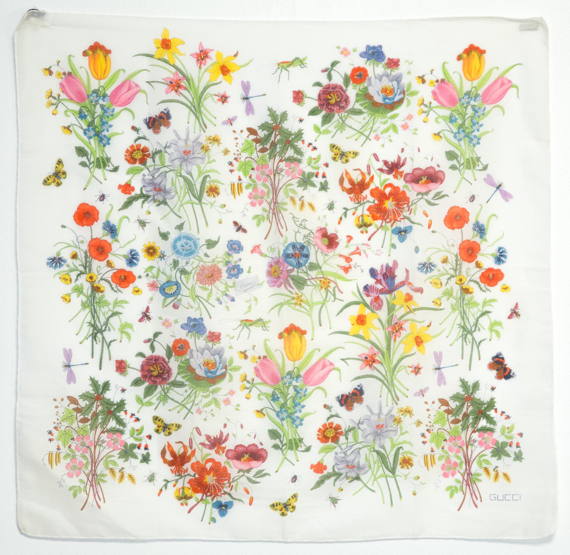 Iconic Gucci Ivory Flora Cotton Scarf  In Good Condition In Paris, FR