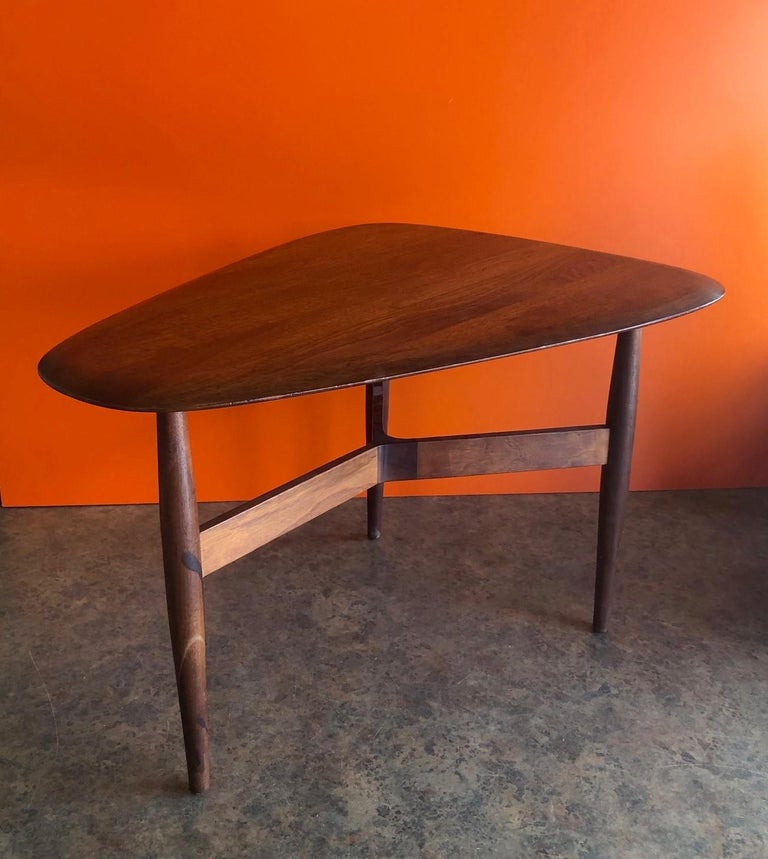 Iconic Guitar Pick side table by John Keal for Brown Saltman, circa 1960s. The table measures 27