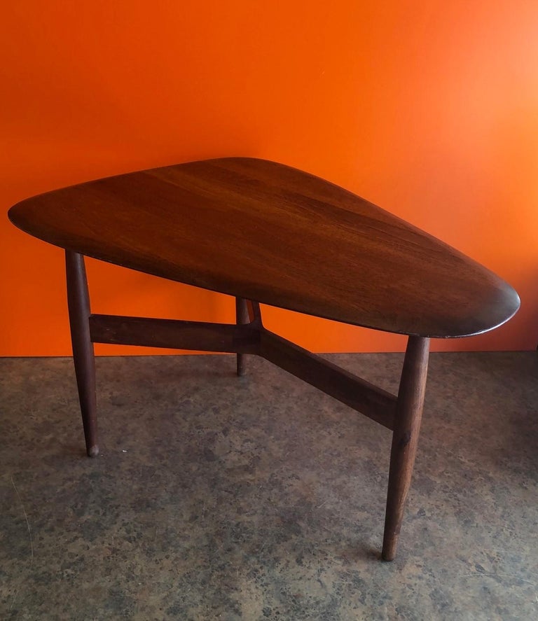 Iconic Guitar Pick Walnut Side Table by John Keal for Brown Saltman In Good Condition In San Diego, CA