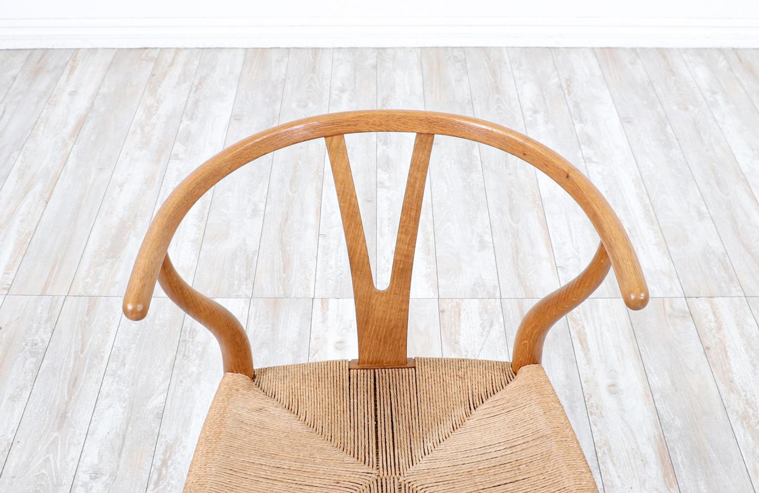 Iconic Hans J. Wegner “Wishbone” Oak Arm Chair for Carl Hansen & Søn For Sale 1